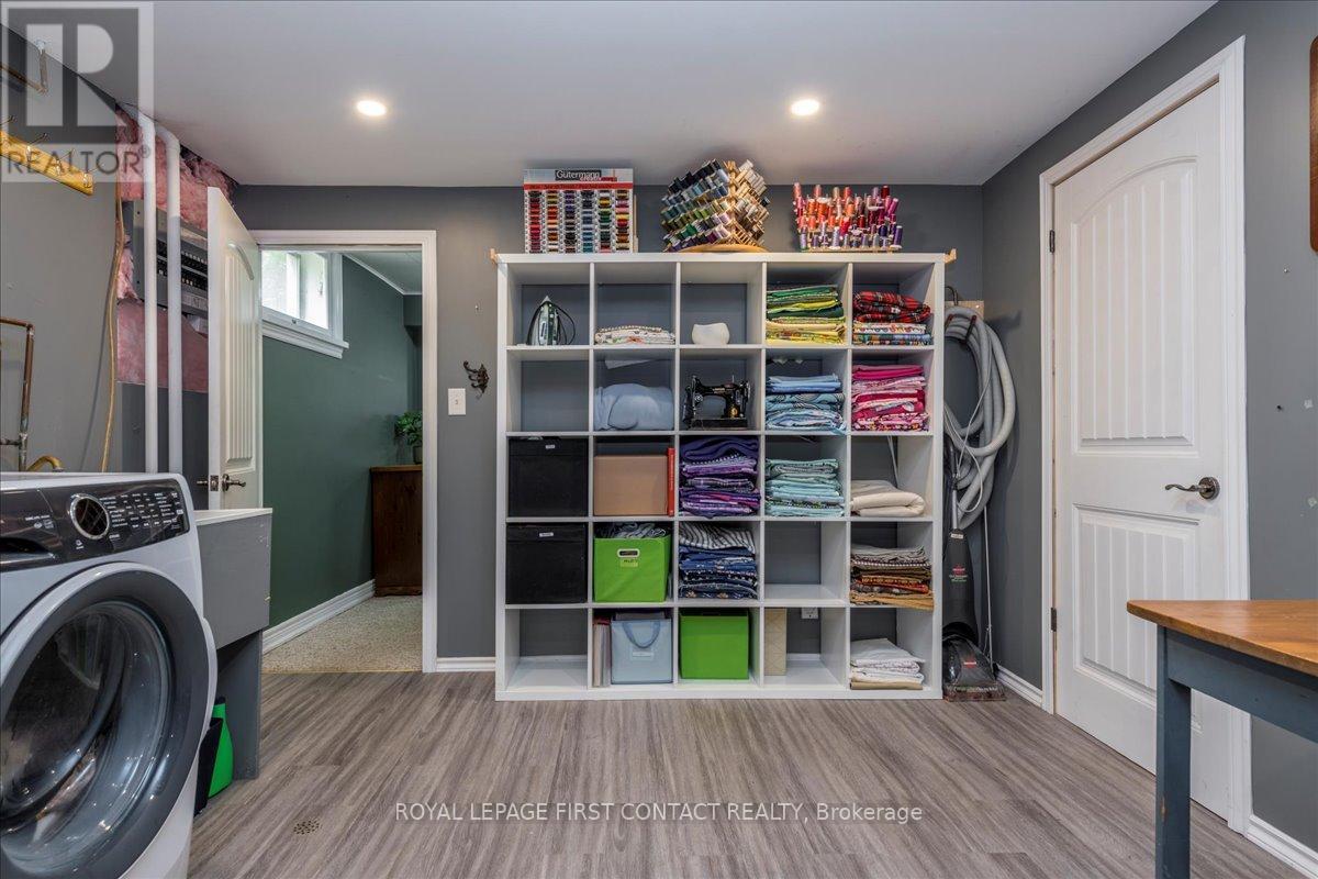 












32 SPRINGHOME ROAD

,
Barrie,




Ontario
L4N2W7

