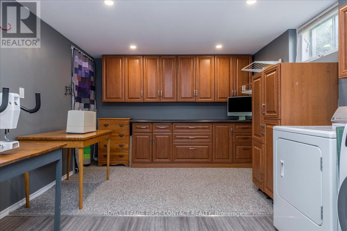 












32 SPRINGHOME ROAD

,
Barrie,




Ontario
L4N2W7

