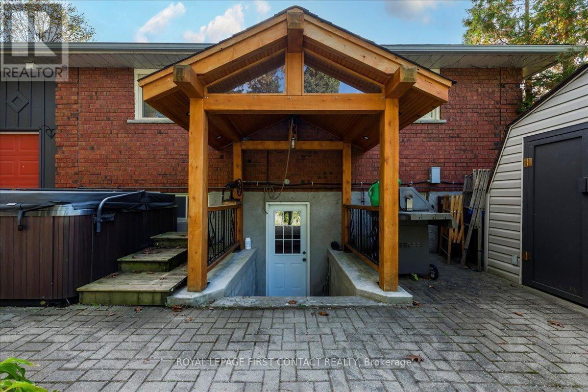 












32 SPRINGHOME ROAD

,
Barrie,




Ontario
L4N2W7

