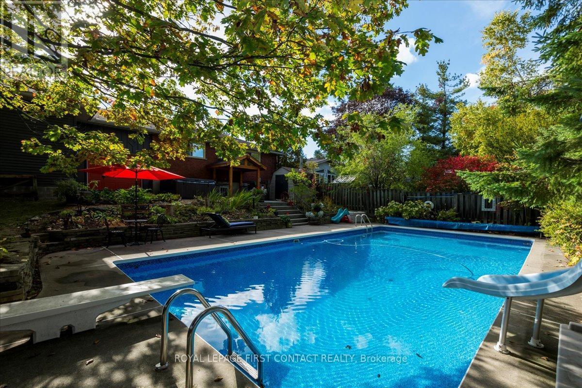 












32 SPRINGHOME ROAD

,
Barrie,




Ontario
L4N2W7

