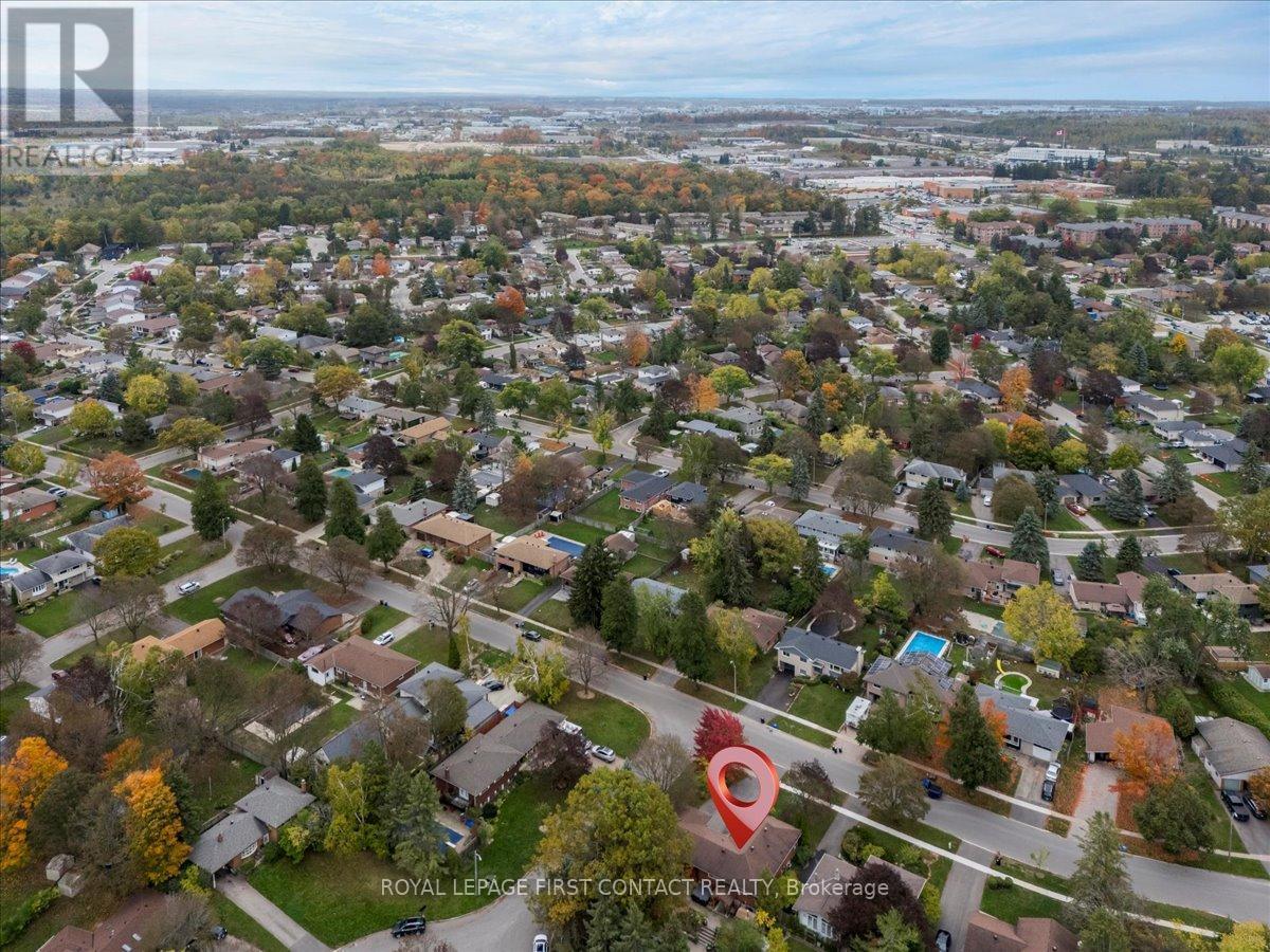 












32 SPRINGHOME ROAD

,
Barrie,




Ontario
L4N2W7

