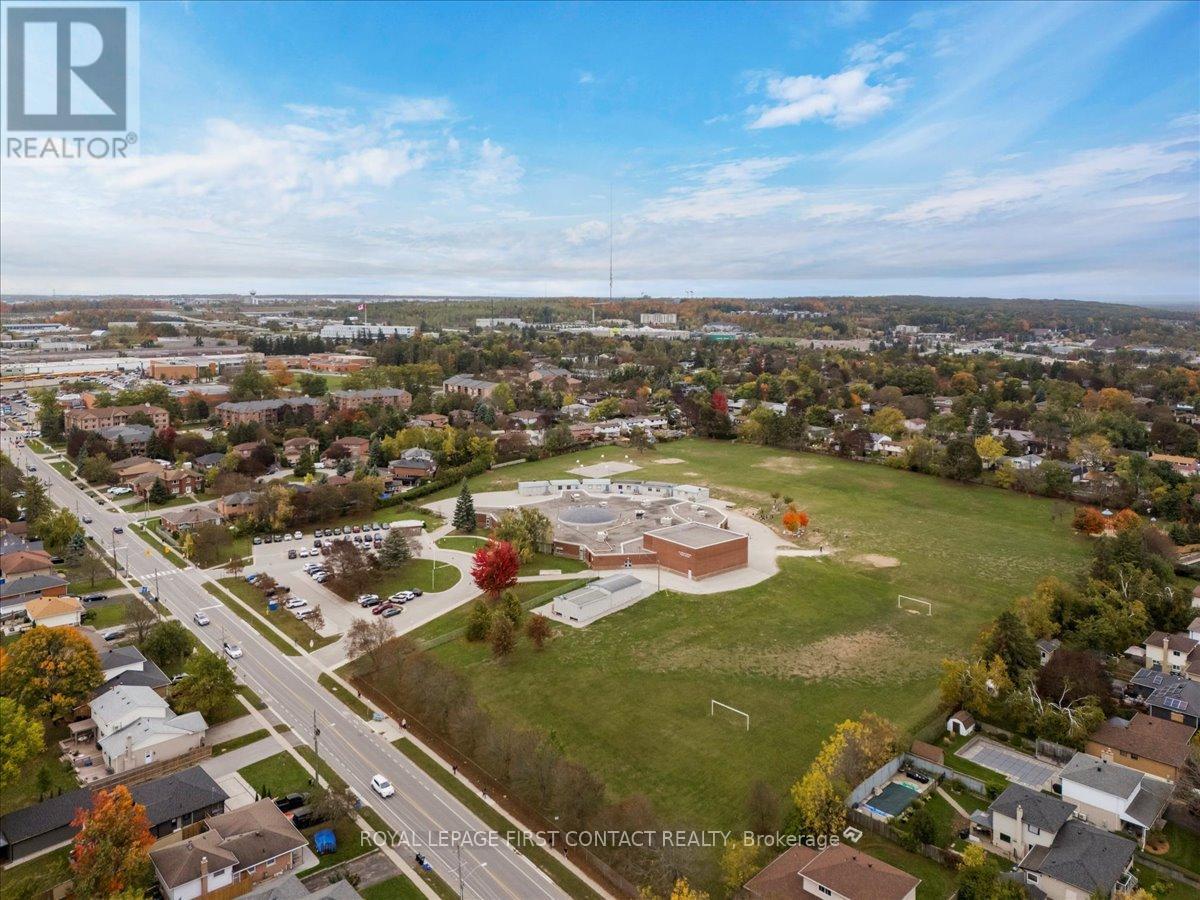 












32 SPRINGHOME ROAD

,
Barrie,




Ontario
L4N2W7

