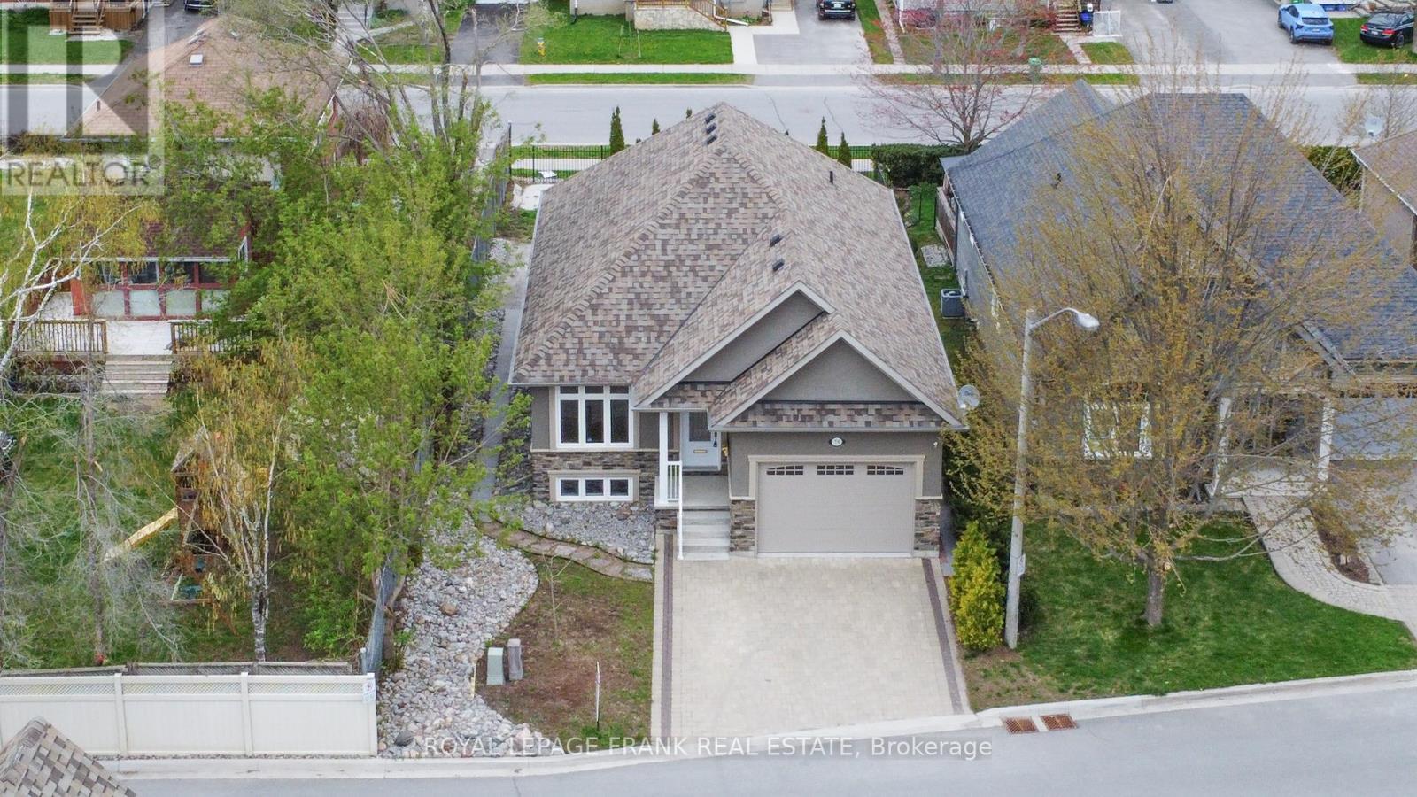 












8 - 24 BRINTON DRIVE

,
Peterborough (Otonabee Ward 1),




Ontario
K9J8S8

