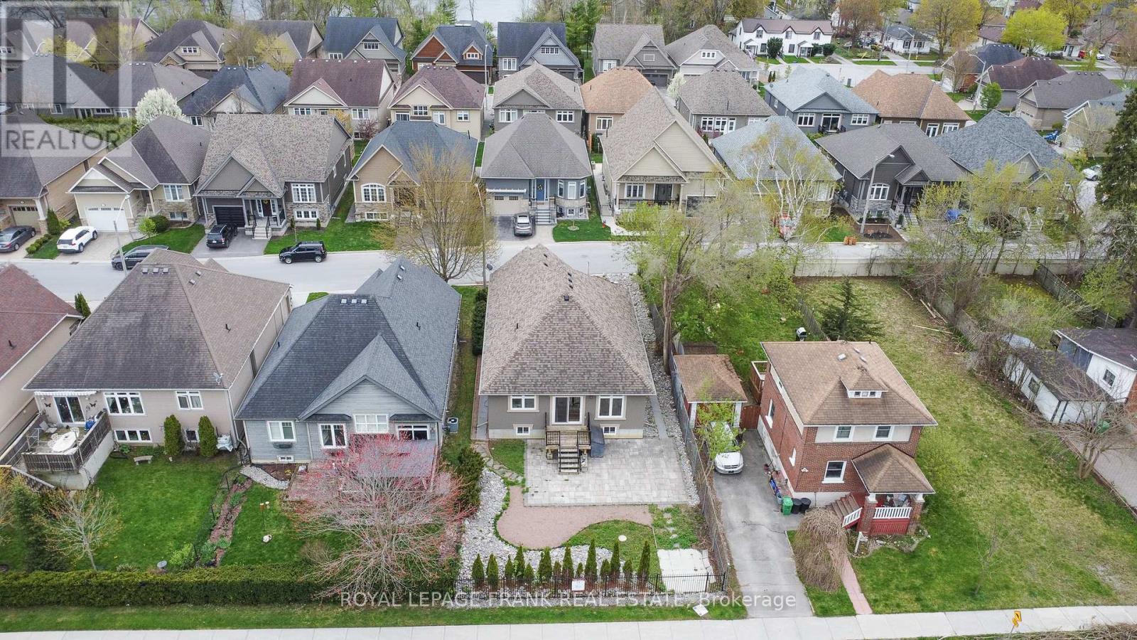 












8 - 24 BRINTON DRIVE

,
Peterborough (Otonabee Ward 1),




Ontario
K9J8S8

