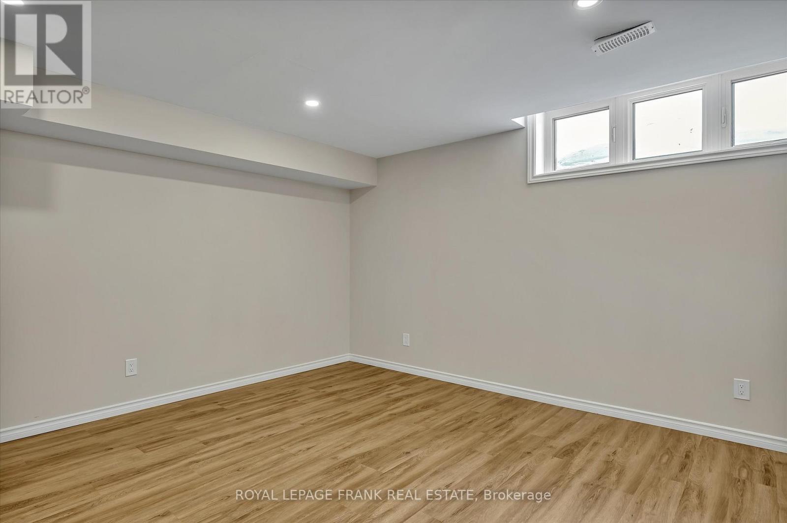 












8 - 24 BRINTON DRIVE

,
Peterborough (Otonabee Ward 1),




Ontario
K9J8S8

