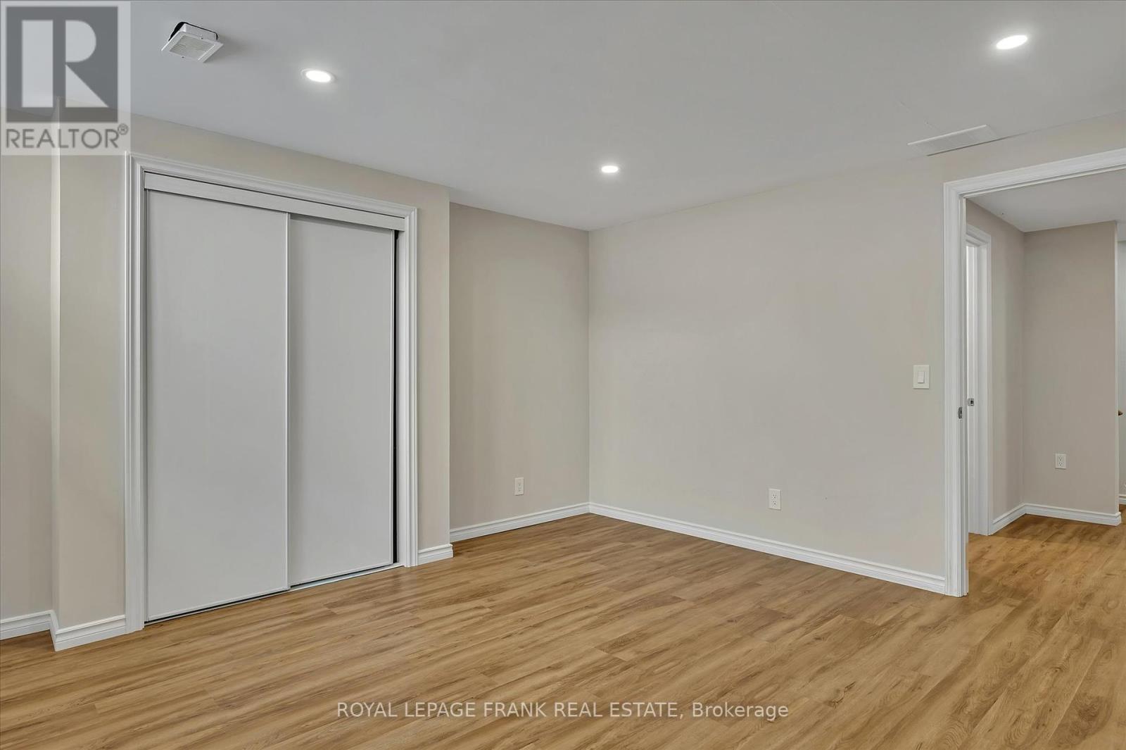 












8 - 24 BRINTON DRIVE

,
Peterborough (Otonabee Ward 1),




Ontario
K9J8S8

