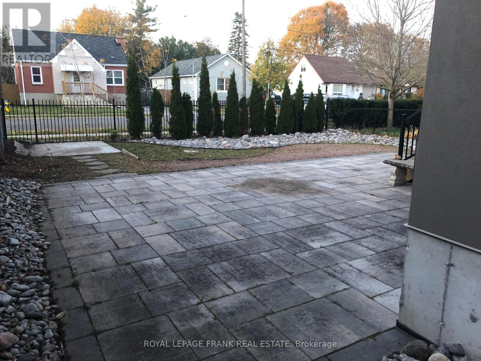 












8 - 24 BRINTON DRIVE

,
Peterborough (Otonabee Ward 1),




Ontario
K9J8S8

