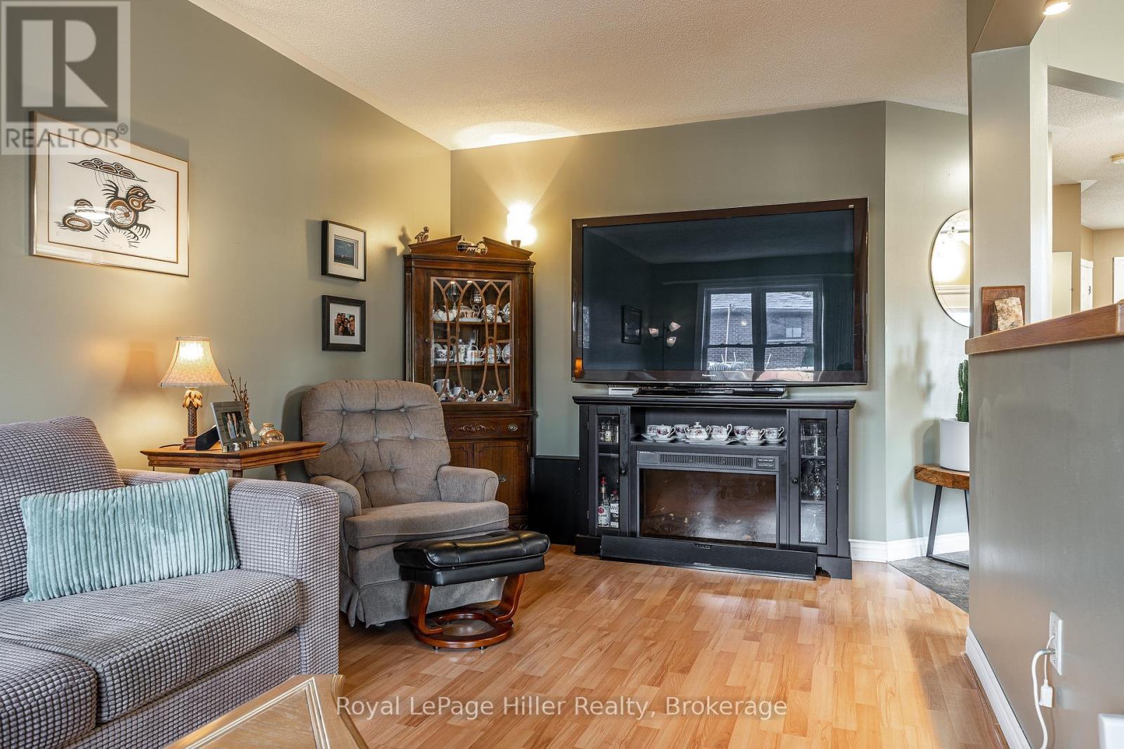 












74 BURNHAM COURT

,
Stratford,




Ontario
N4Z1H5

