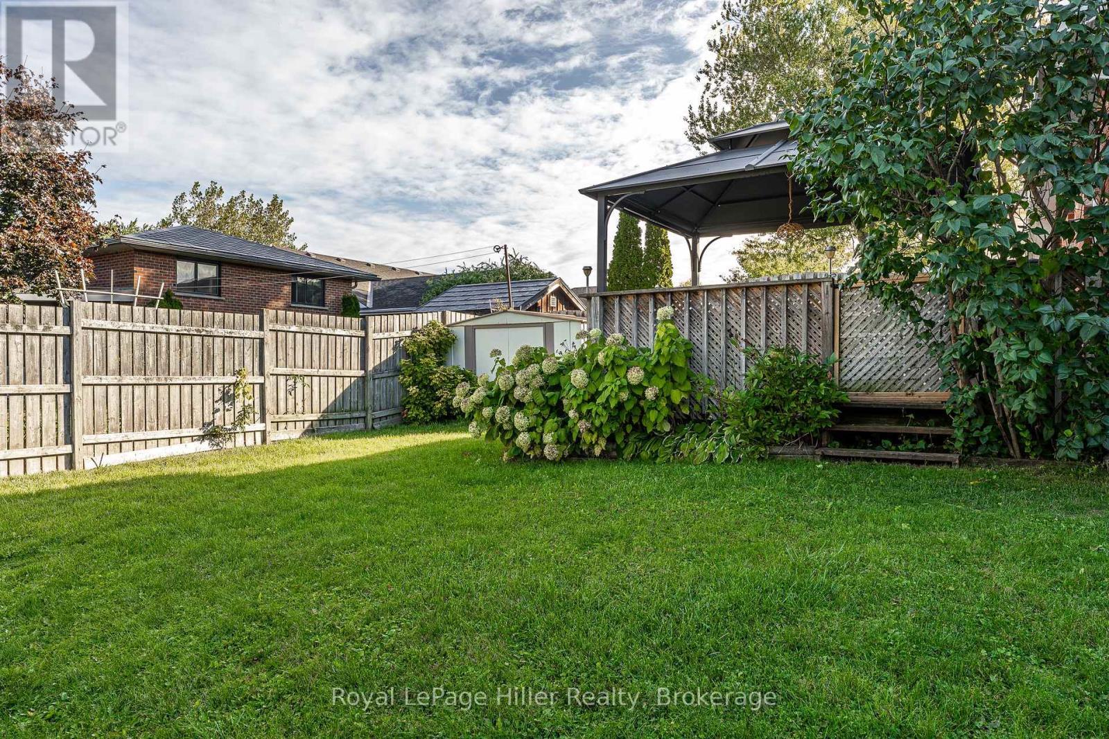 












74 BURNHAM COURT

,
Stratford,




Ontario
N4Z1H5

