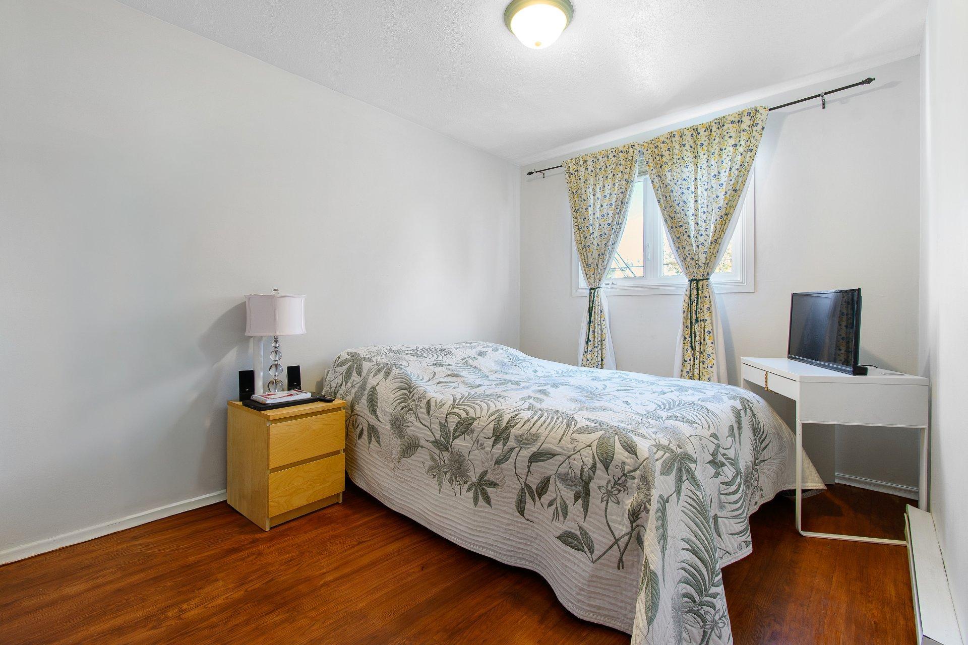 









122


Rue Mutchmore

,
Gatineau (Hull),




QC
J8Y3T7


