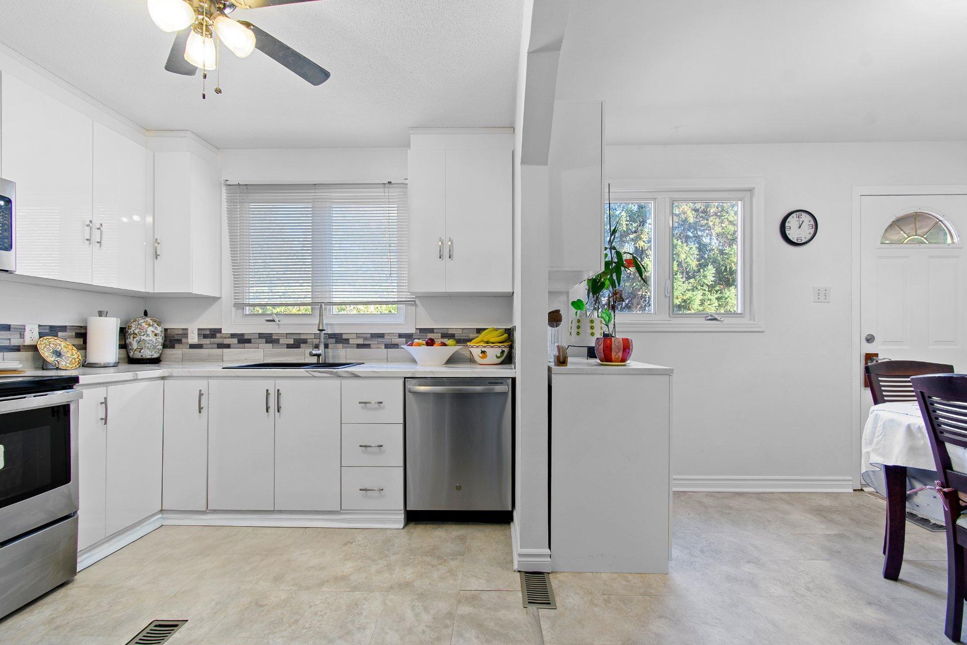 









122


Rue Mutchmore

,
Gatineau (Hull),




QC
J8Y3T7

