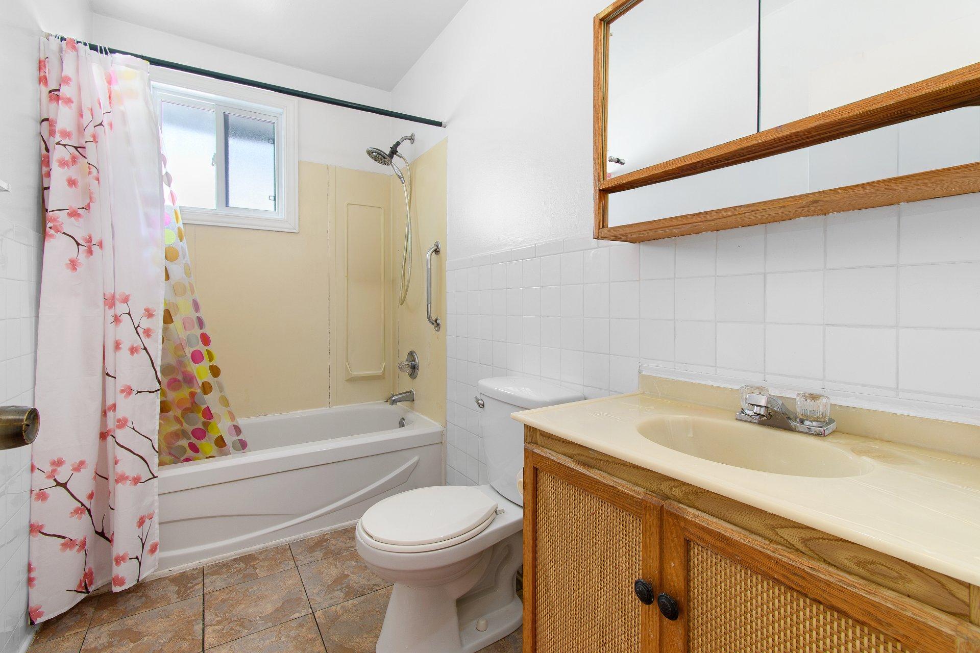 









122


Rue Mutchmore

,
Gatineau (Hull),




QC
J8Y3T7

