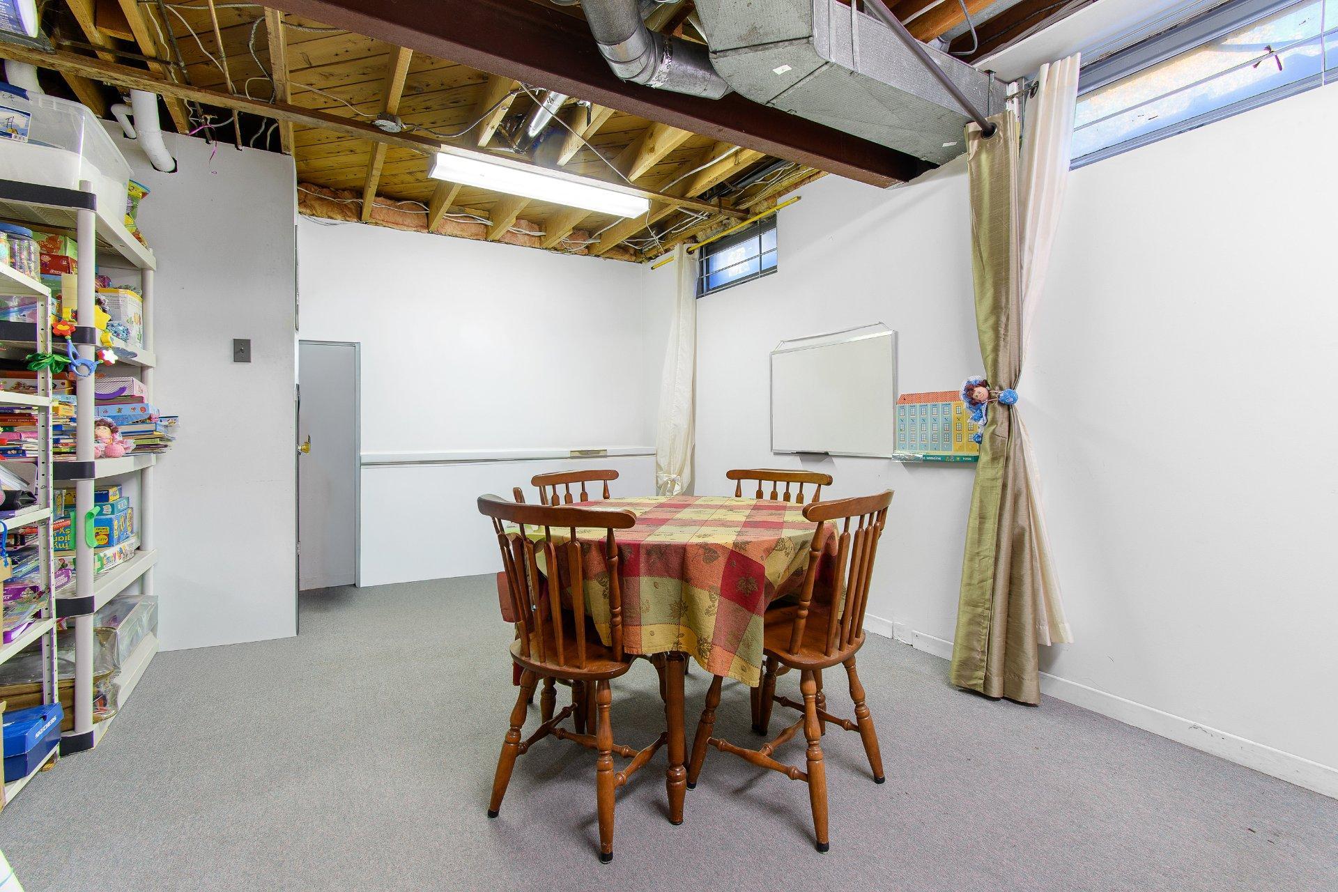 









122


Rue Mutchmore

,
Gatineau (Hull),




QC
J8Y3T7

