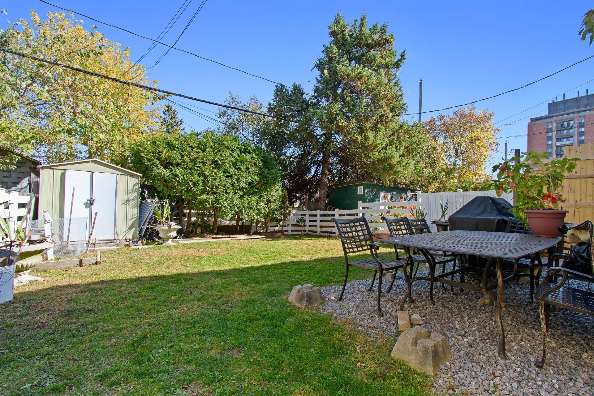 









122


Rue Mutchmore

,
Gatineau (Hull),




QC
J8Y3T7

