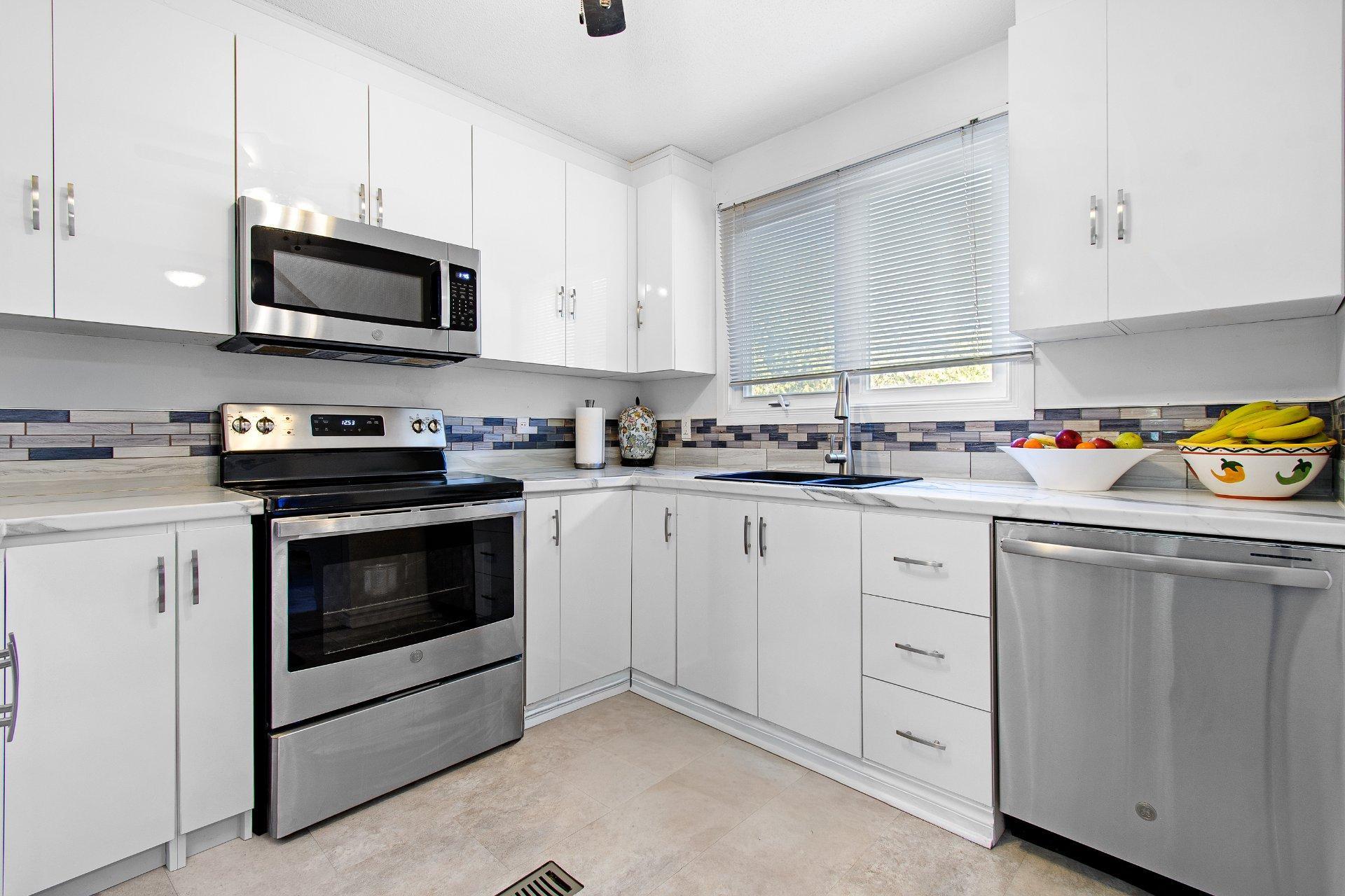 









122


Rue Mutchmore

,
Gatineau (Hull),




QC
J8Y3T7

