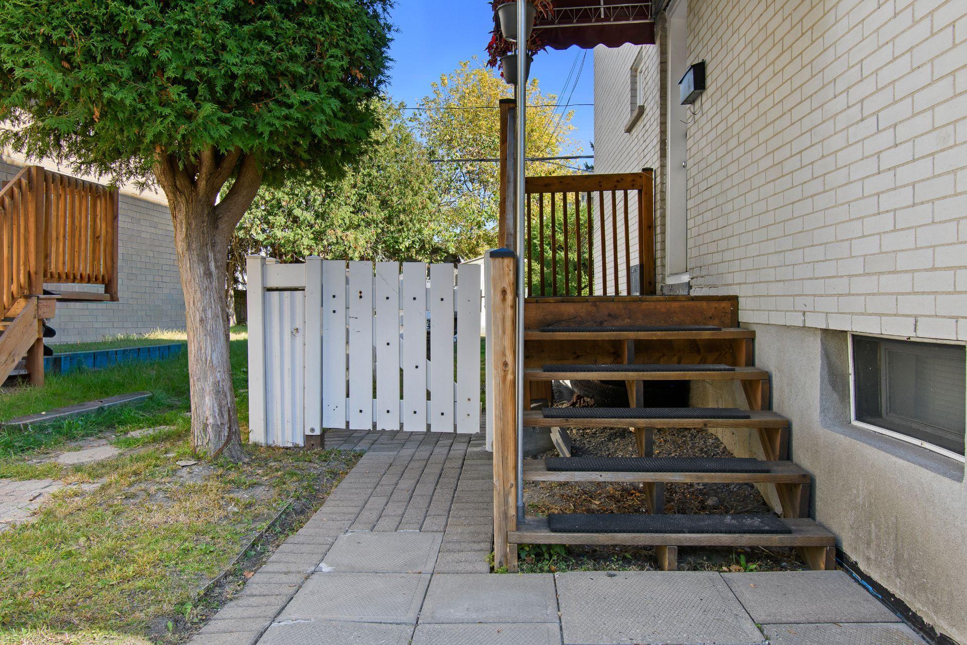 









122


Rue Mutchmore

,
Gatineau (Hull),




QC
J8Y3T7

