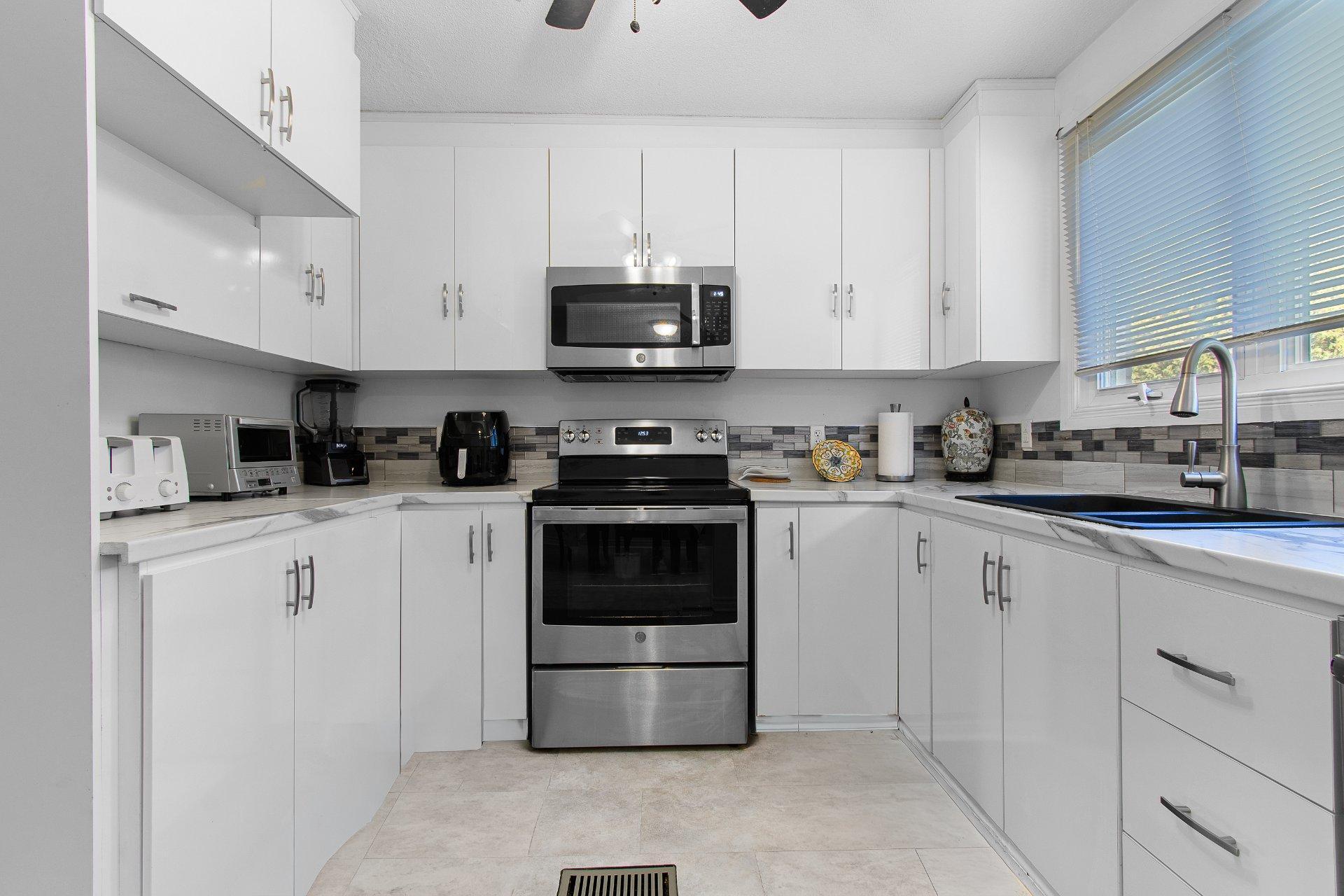 









122


Rue Mutchmore

,
Gatineau (Hull),




QC
J8Y3T7

