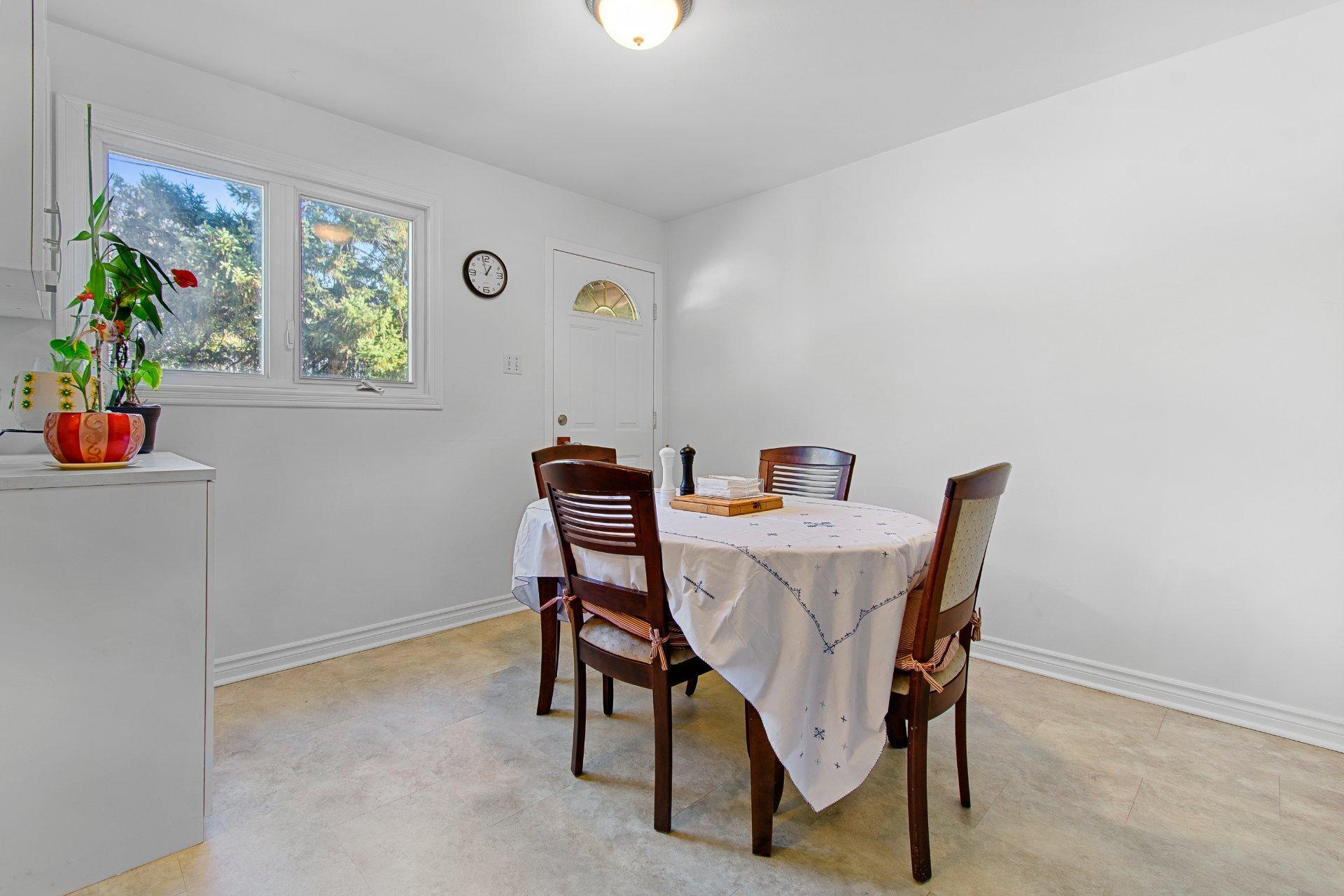 









122


Rue Mutchmore

,
Gatineau (Hull),




QC
J8Y3T7


