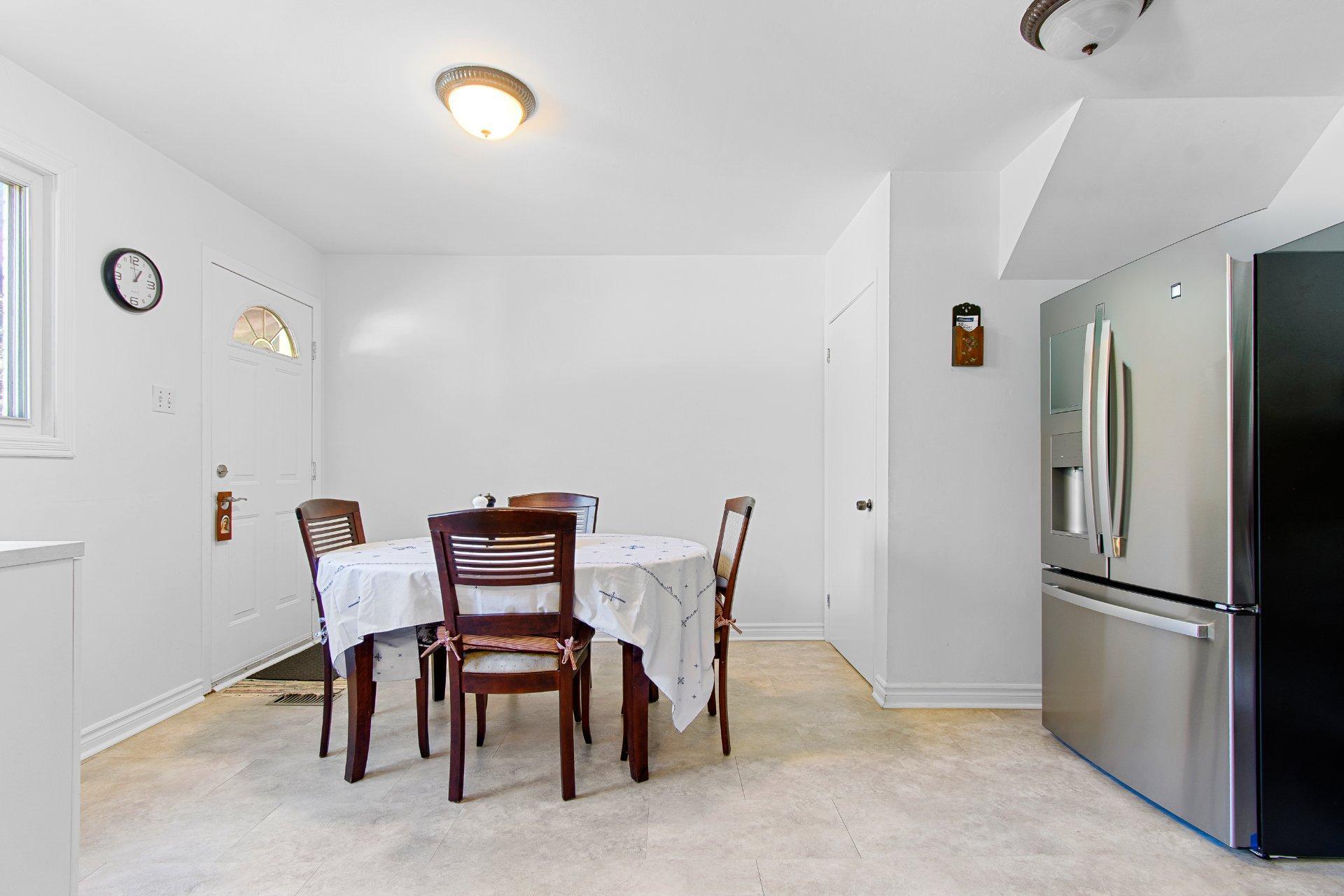 









122


Rue Mutchmore

,
Gatineau (Hull),




QC
J8Y3T7

