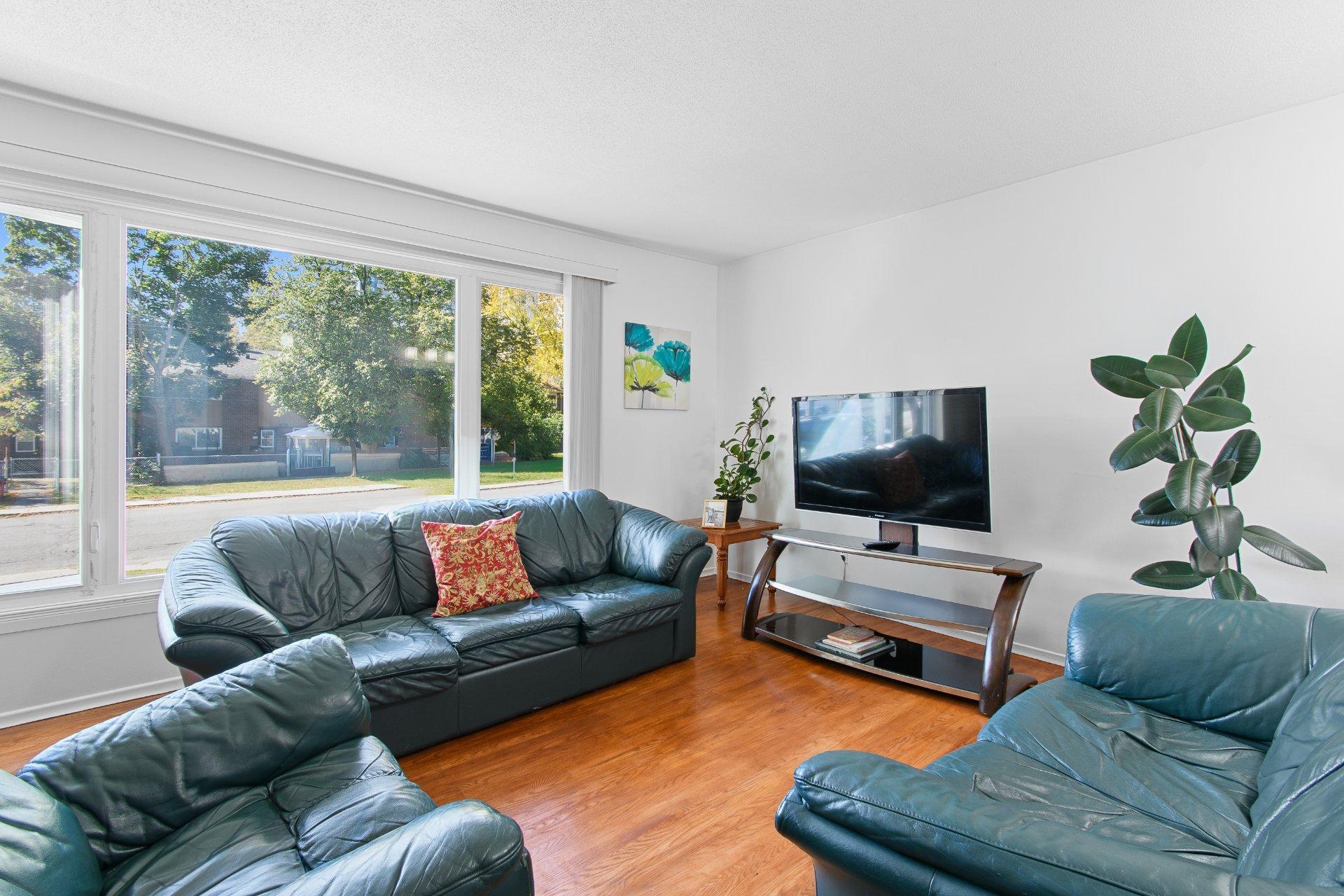 









122


Rue Mutchmore

,
Gatineau (Hull),




QC
J8Y3T7

