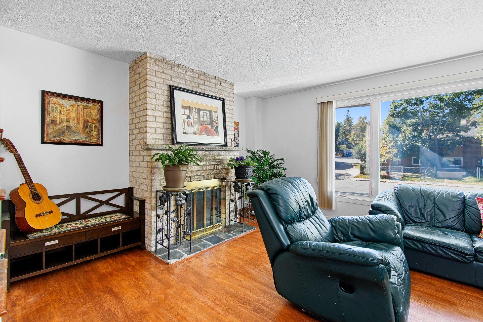 









122


Rue Mutchmore

,
Gatineau (Hull),




QC
J8Y3T7

