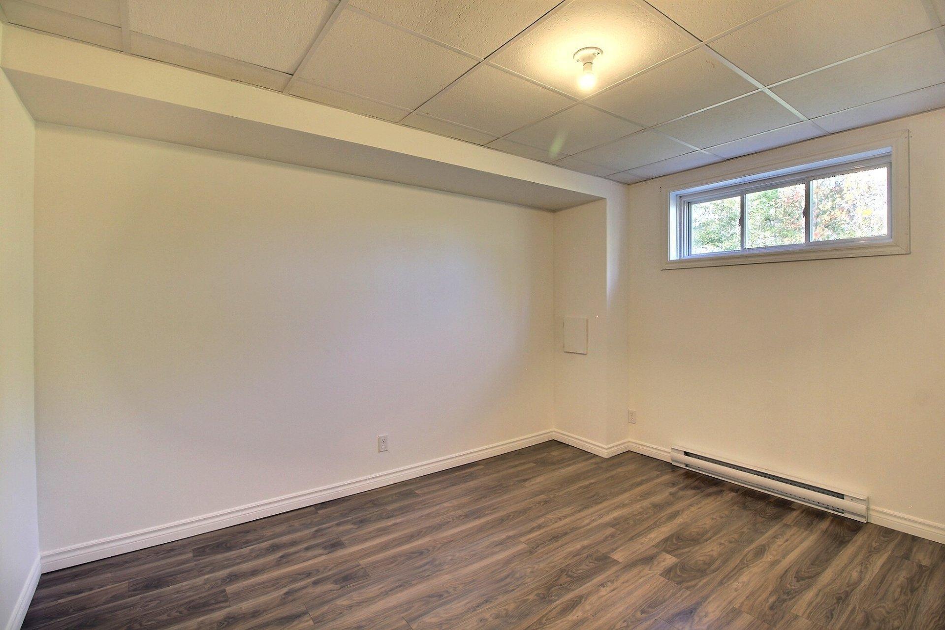 









1451


Rue Germain

,
Magog,




QC
J1X8A4

