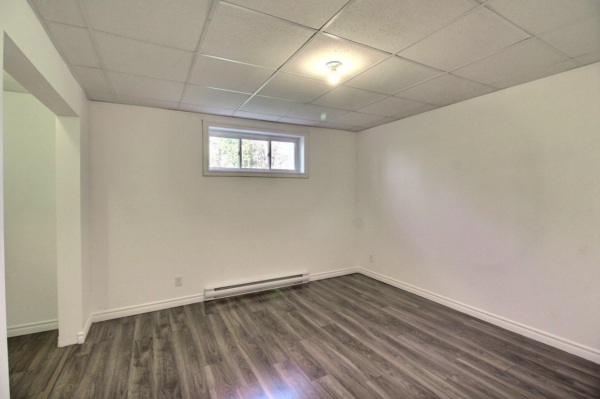 









1451


Rue Germain

,
Magog,




QC
J1X8A4

