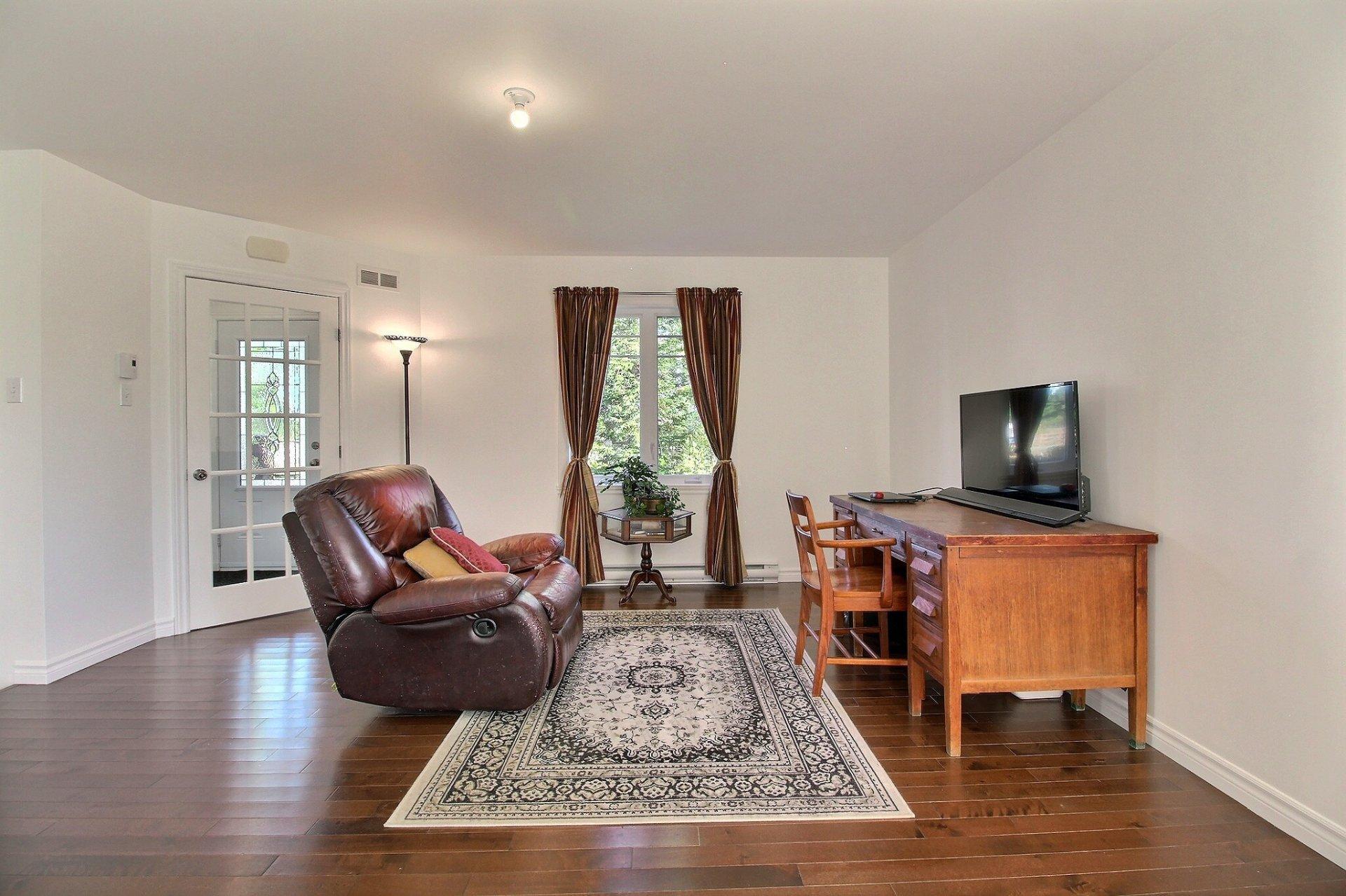 









1451


Rue Germain

,
Magog,




QC
J1X8A4

