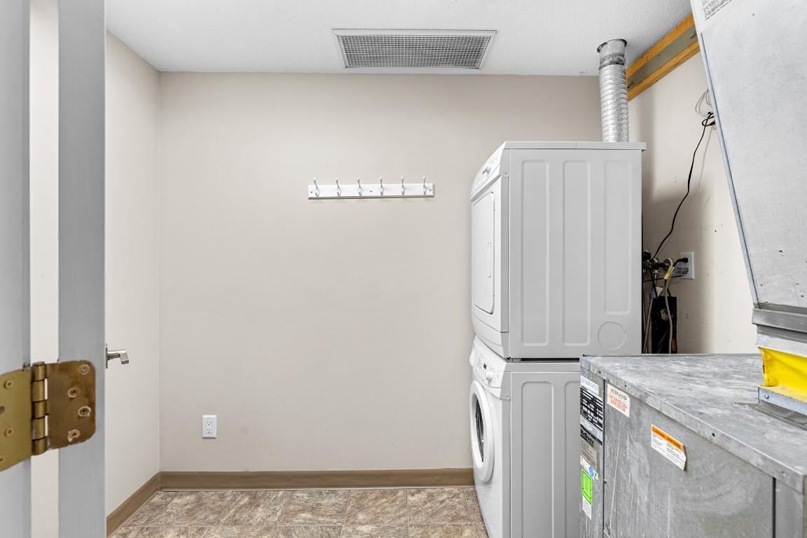 









1152


Sunset

Drive, 501,
Kelowna,




BC
V1Y 9R7

