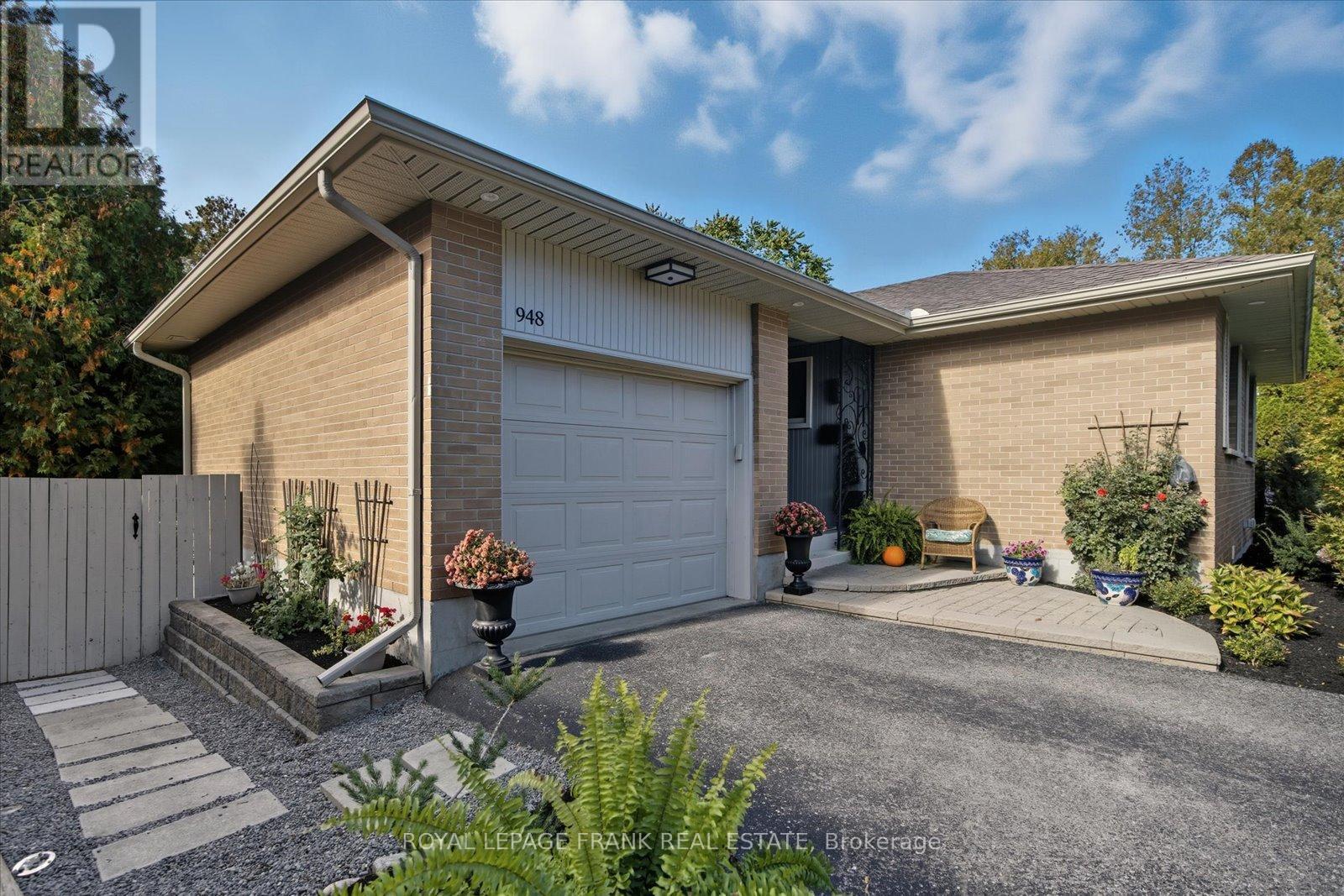 












948 OSHAWA BOULEVARD N

,
Oshawa (Centennial),




Ontario
L1G5V6


