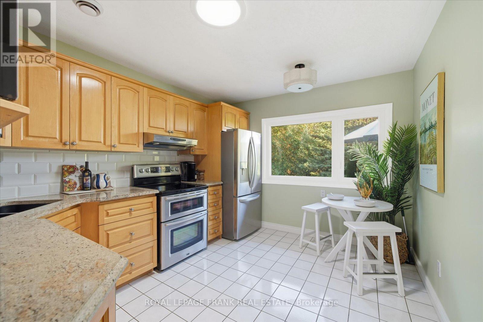 












948 OSHAWA BOULEVARD N

,
Oshawa (Centennial),




Ontario
L1G5V6

