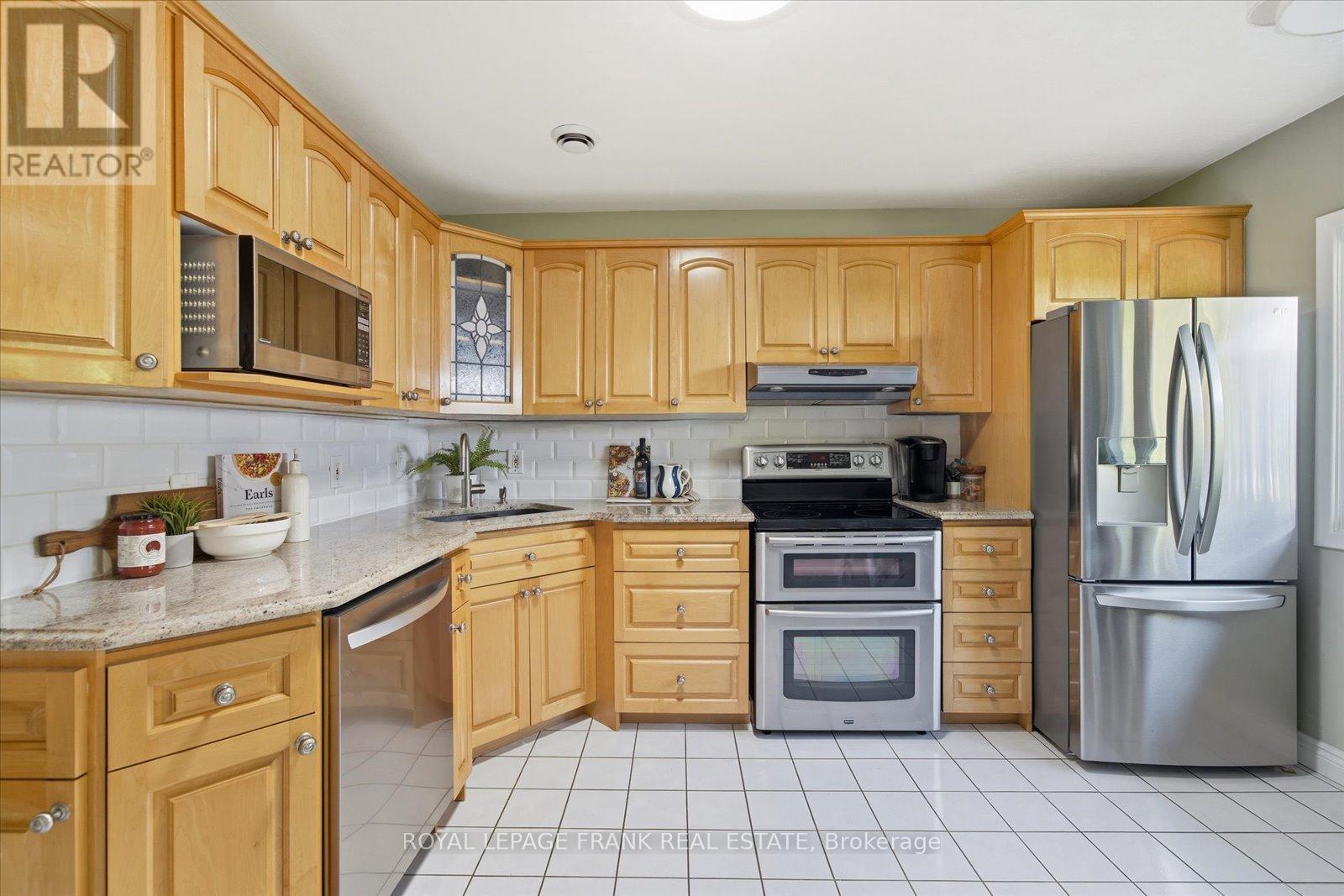 












948 OSHAWA BOULEVARD N

,
Oshawa (Centennial),




Ontario
L1G5V6

