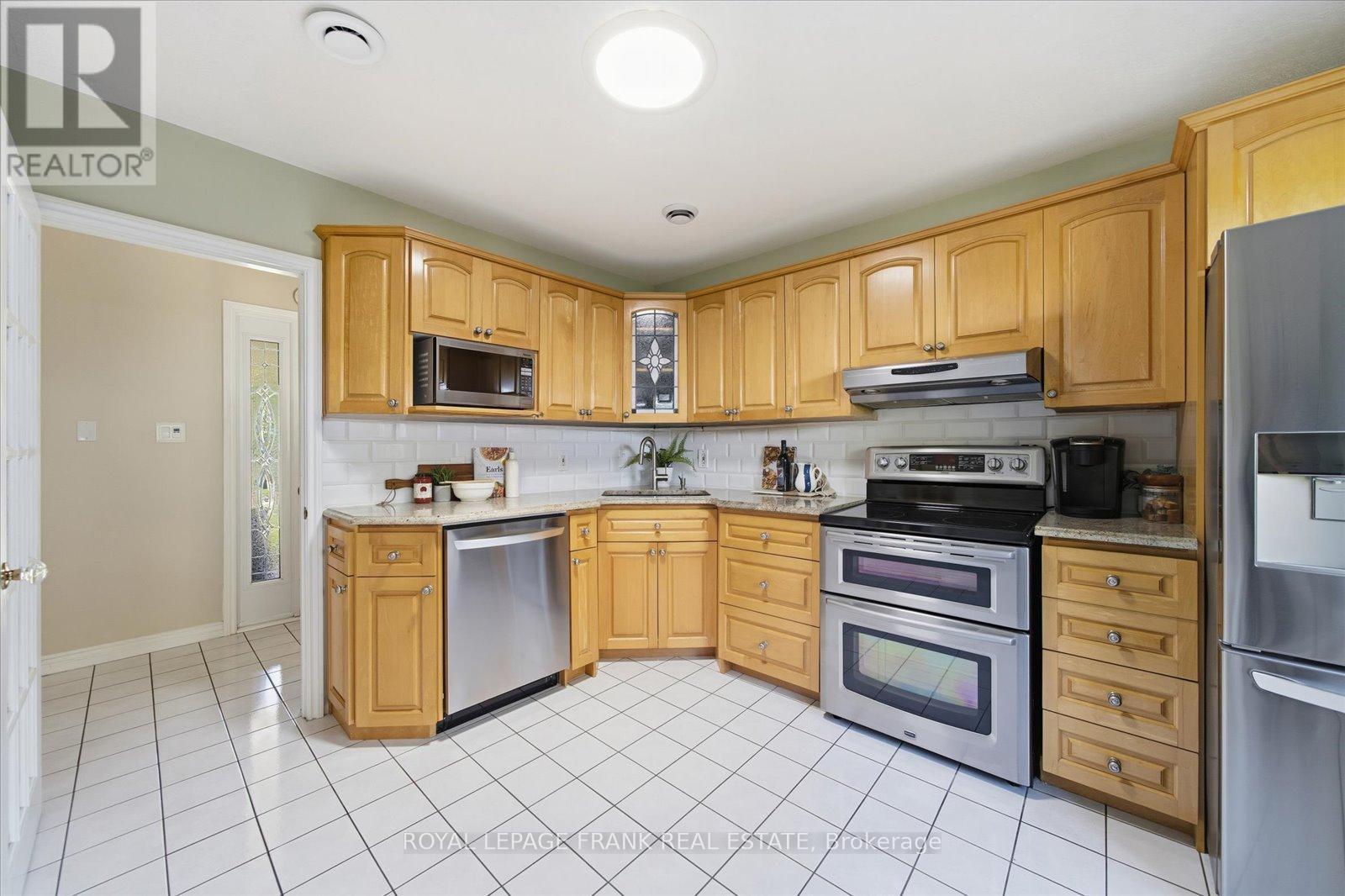 












948 OSHAWA BOULEVARD N

,
Oshawa (Centennial),




Ontario
L1G5V6


