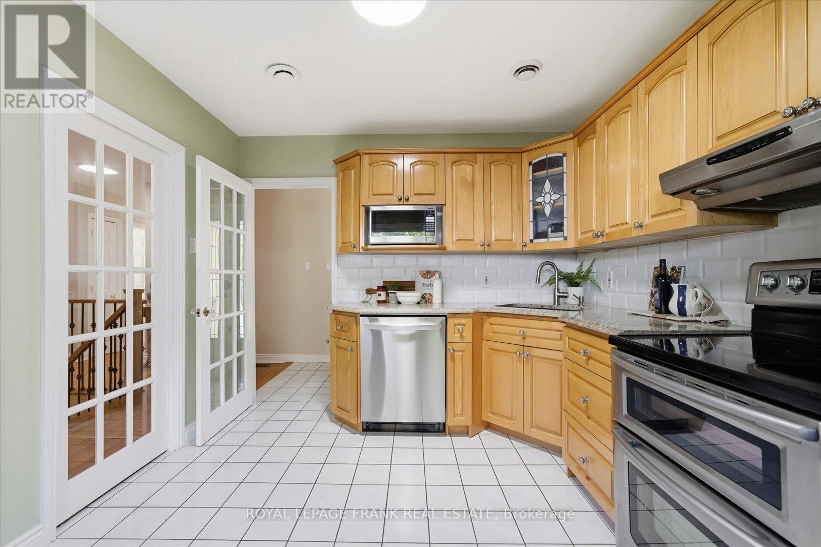












948 OSHAWA BOULEVARD N

,
Oshawa (Centennial),




Ontario
L1G5V6

