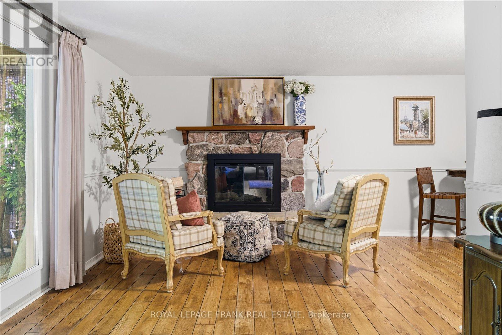 












948 OSHAWA BOULEVARD N

,
Oshawa (Centennial),




Ontario
L1G5V6

