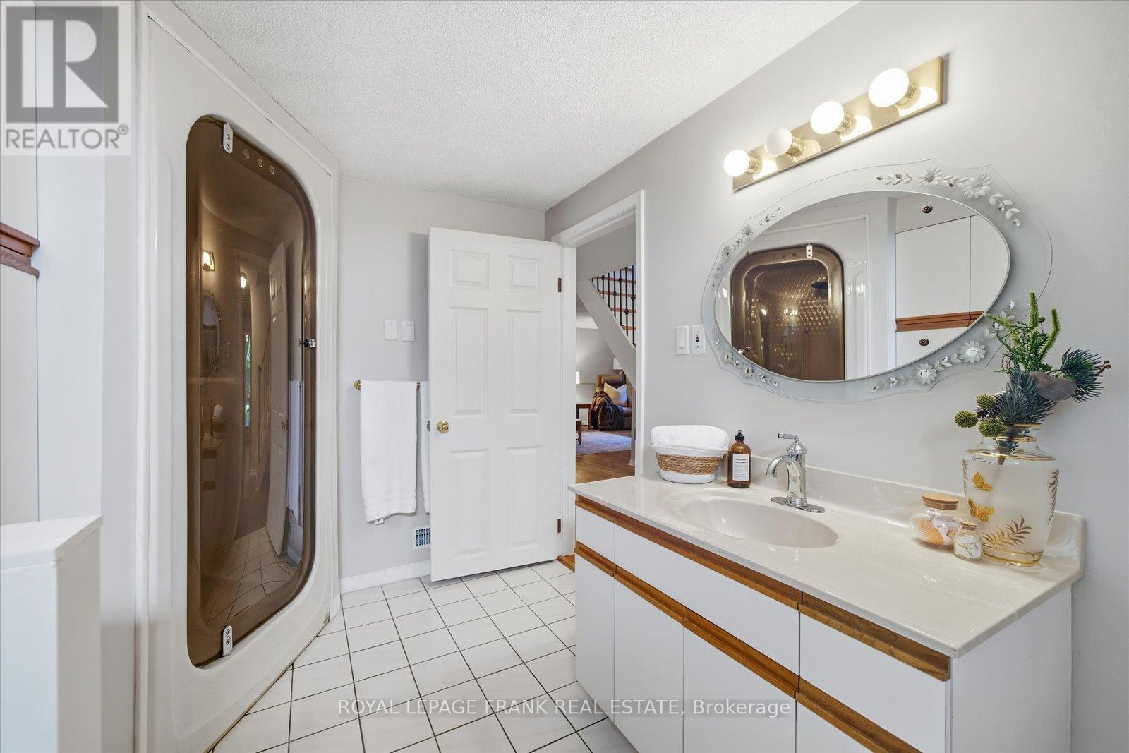 












948 OSHAWA BOULEVARD N

,
Oshawa (Centennial),




Ontario
L1G5V6

