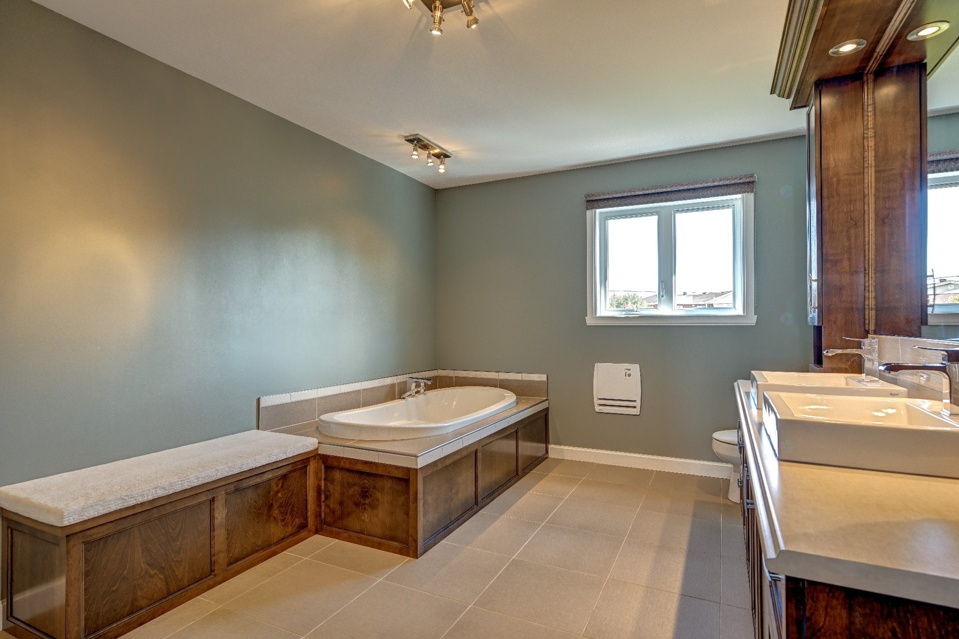 









1055


Rue de la Forge

,
Saint-Hyacinthe,




QC
J2T0A2

