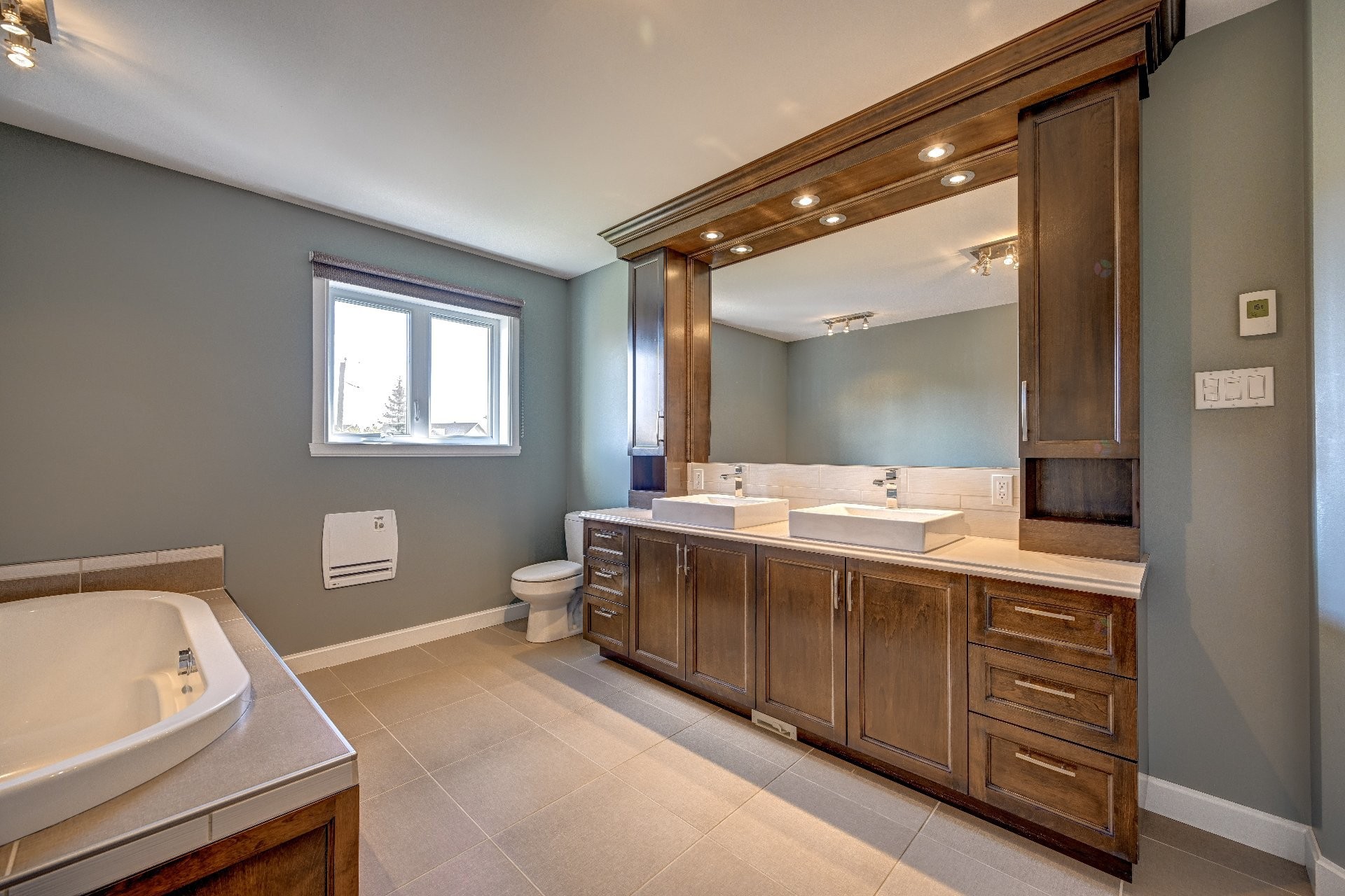 









1055


Rue de la Forge

,
Saint-Hyacinthe,




QC
J2T0A2

