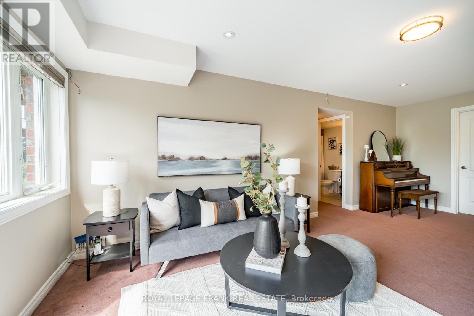 












17 LOGAN LANE

,
Kawartha Lakes (Lindsay),




Ontario
K9V0L3

