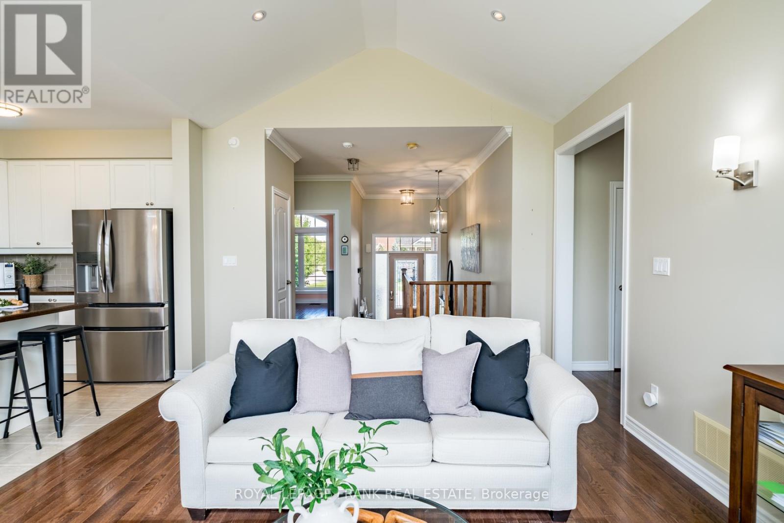 












17 LOGAN LANE

,
Kawartha Lakes (Lindsay),




Ontario
K9V0L3

