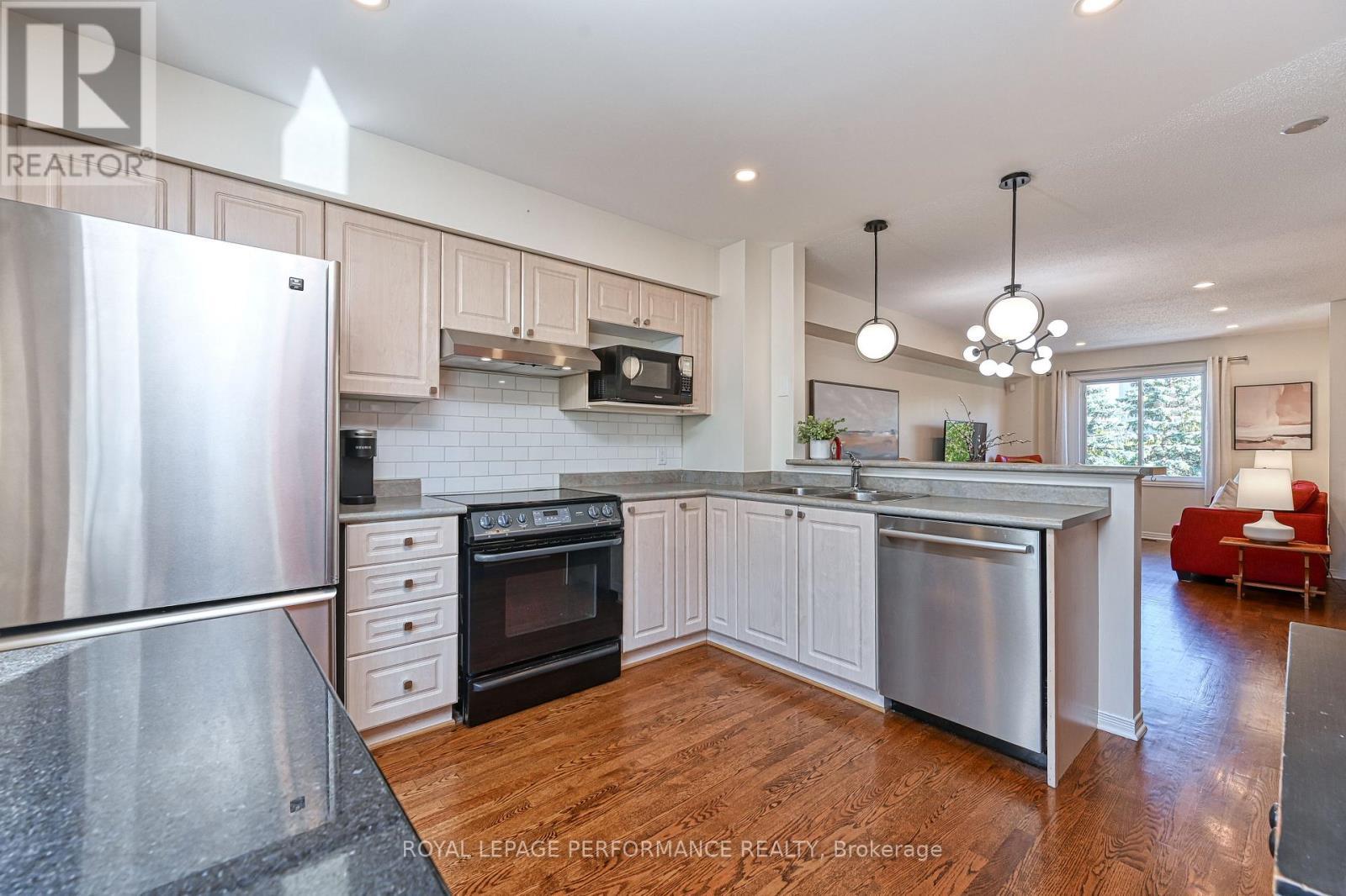 












42 YORKVILLE STREET

,
Ottawa,




Ontario
K2C4B5

