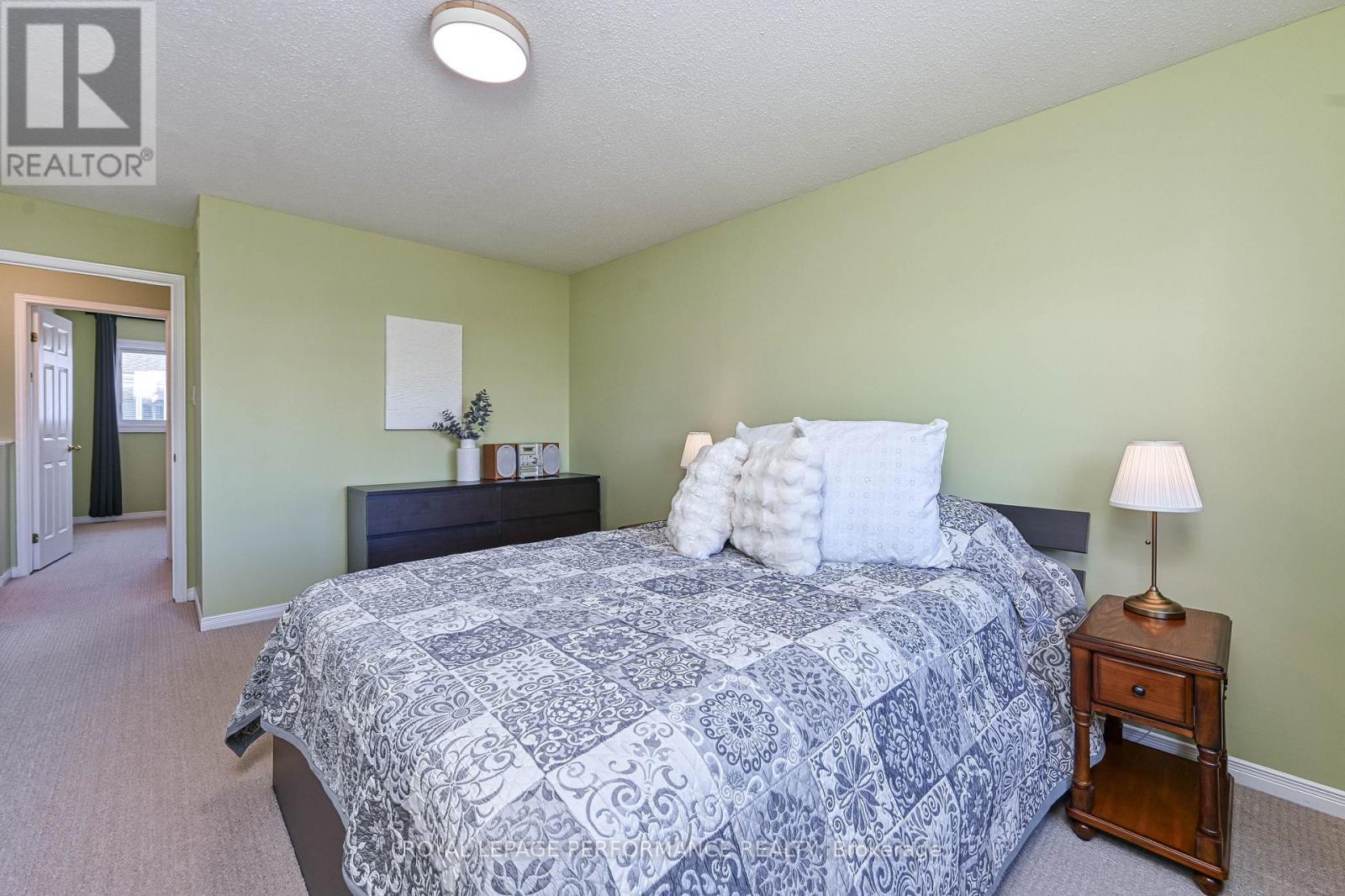 












42 YORKVILLE STREET

,
Ottawa,




Ontario
K2C4B5

