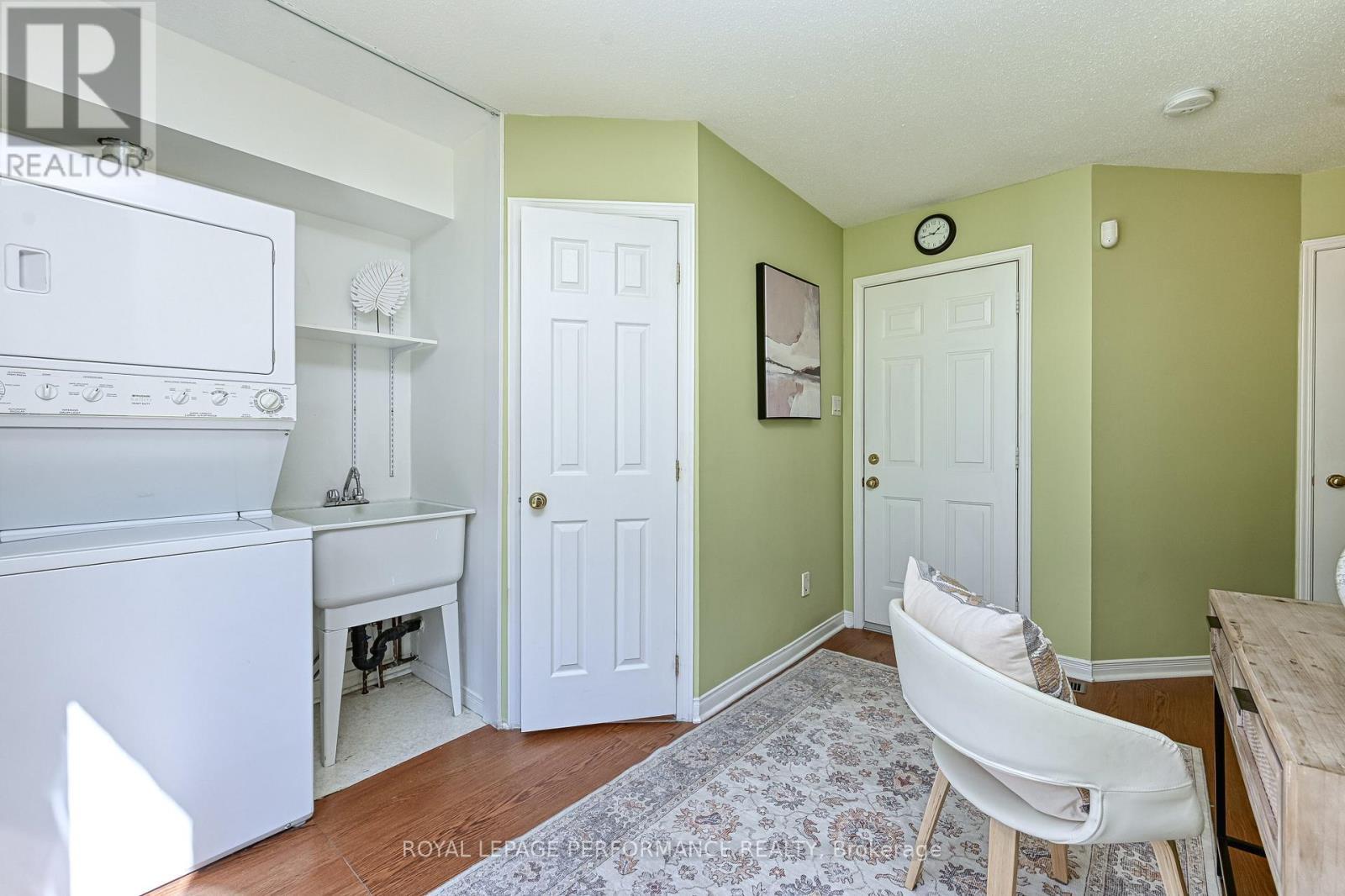 












42 YORKVILLE STREET

,
Ottawa,




Ontario
K2C4B5

