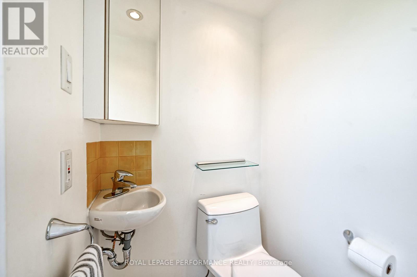












42 YORKVILLE STREET

,
Ottawa,




Ontario
K2C4B5

