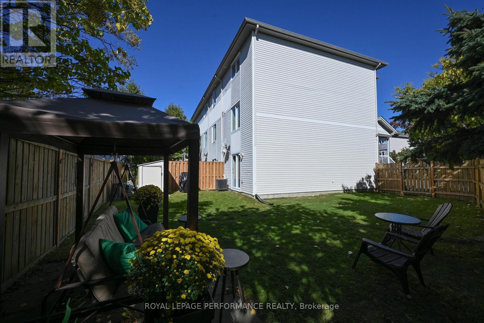 












42 YORKVILLE STREET

,
Ottawa,




Ontario
K2C4B5

