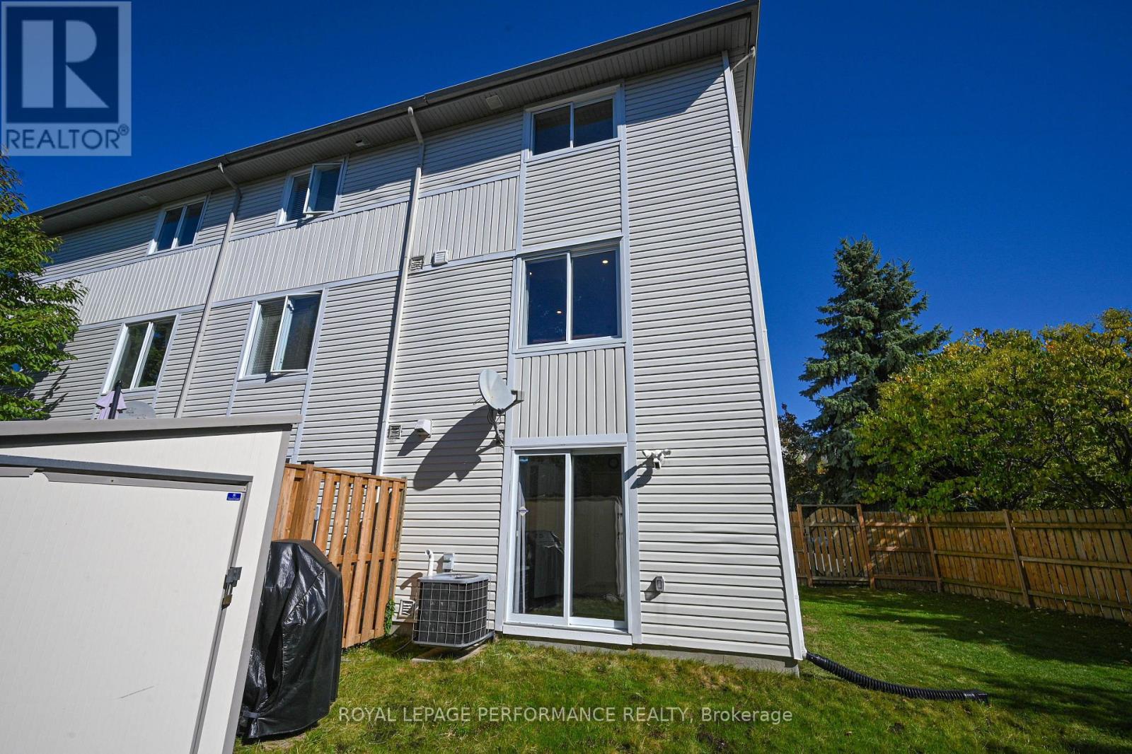 












42 YORKVILLE STREET

,
Ottawa,




Ontario
K2C4B5

