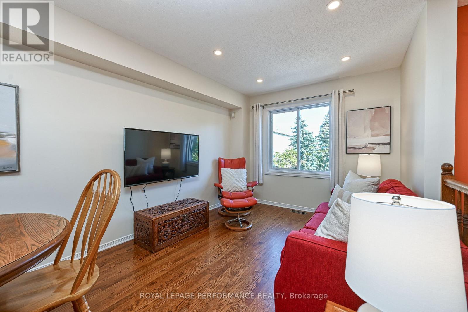 












42 YORKVILLE STREET

,
Ottawa,




Ontario
K2C4B5

