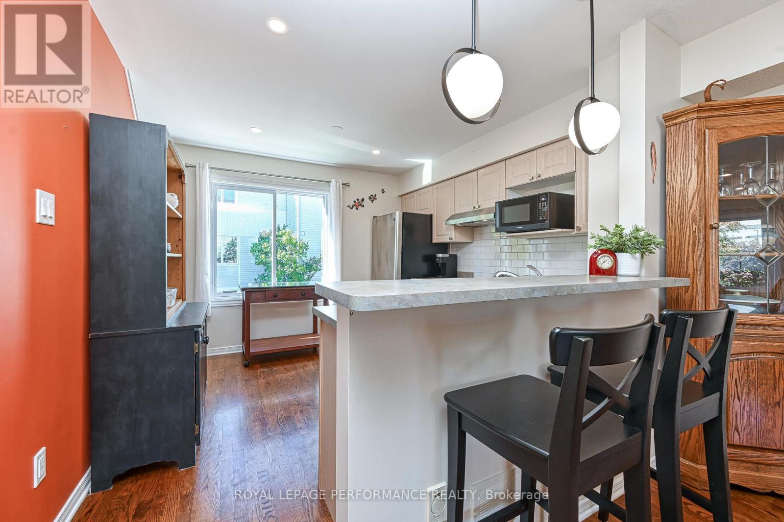 












42 YORKVILLE STREET

,
Ottawa,




Ontario
K2C4B5

