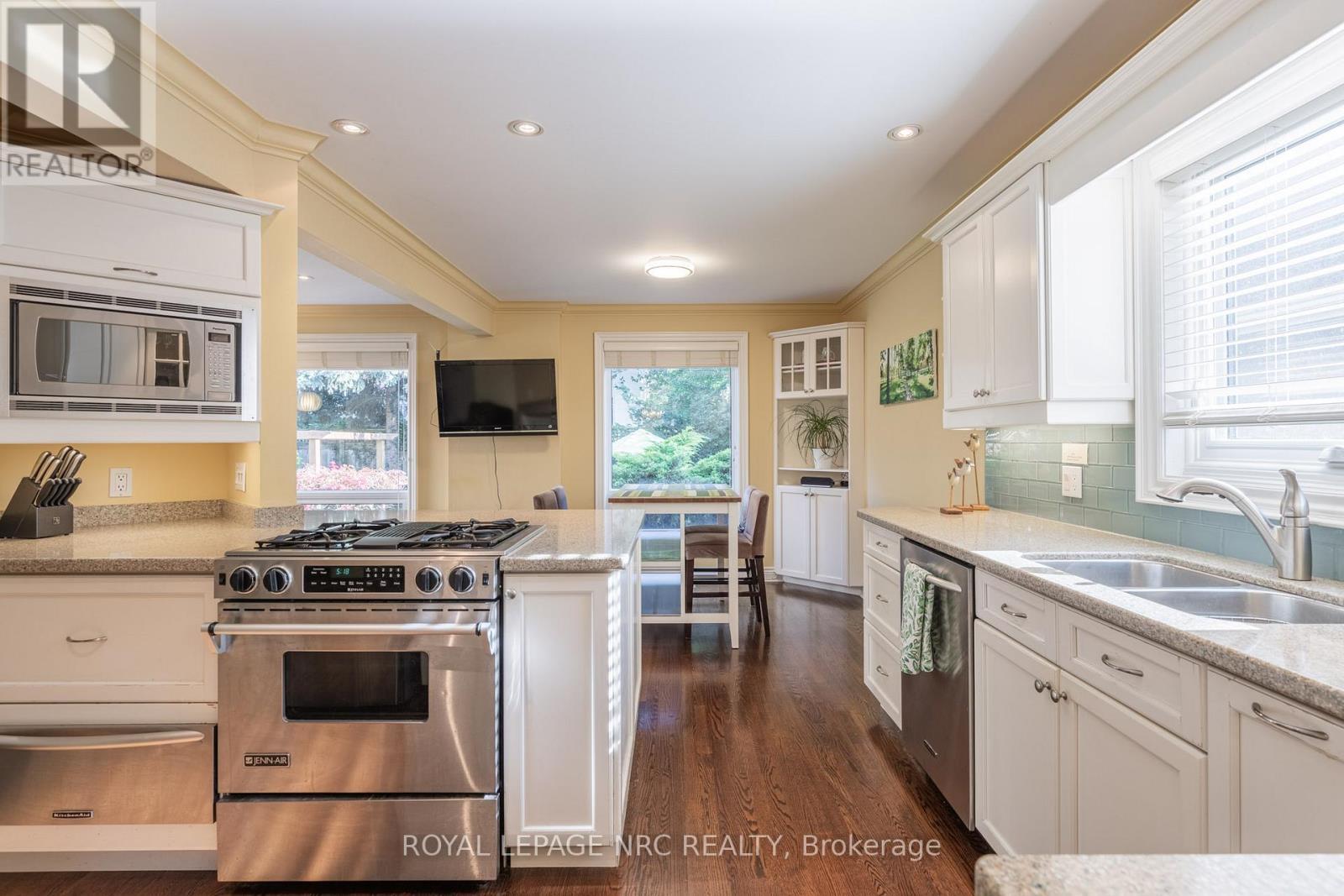 












328 NIAGARA BOULEVARD

,
Niagara-on-the-Lake (Town),




Ontario
L0S1J0

