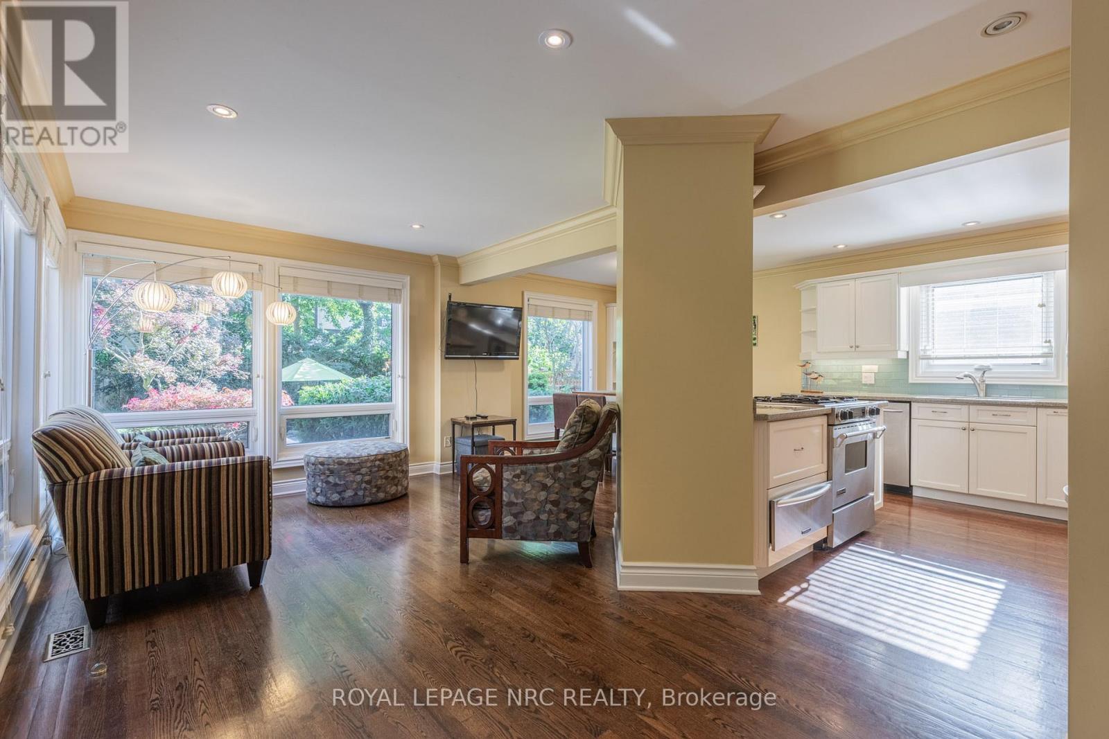 












328 NIAGARA BOULEVARD

,
Niagara-on-the-Lake (Town),




Ontario
L0S1J0

